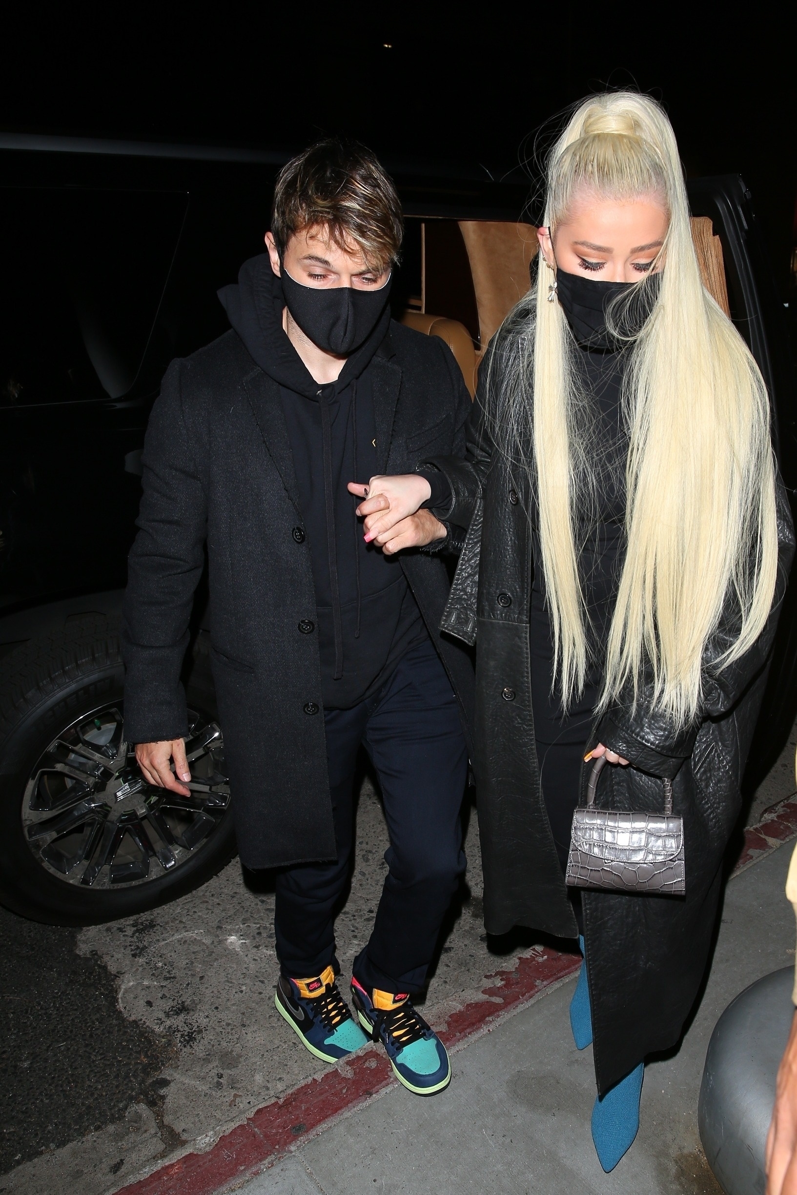 Christina_Aguilera_and_Matthew_Rutler_NiceGuy_April5_006.jpg Christina_Aguilera_and_Matthew_Rutler_NiceGuy_April5_006.jpg