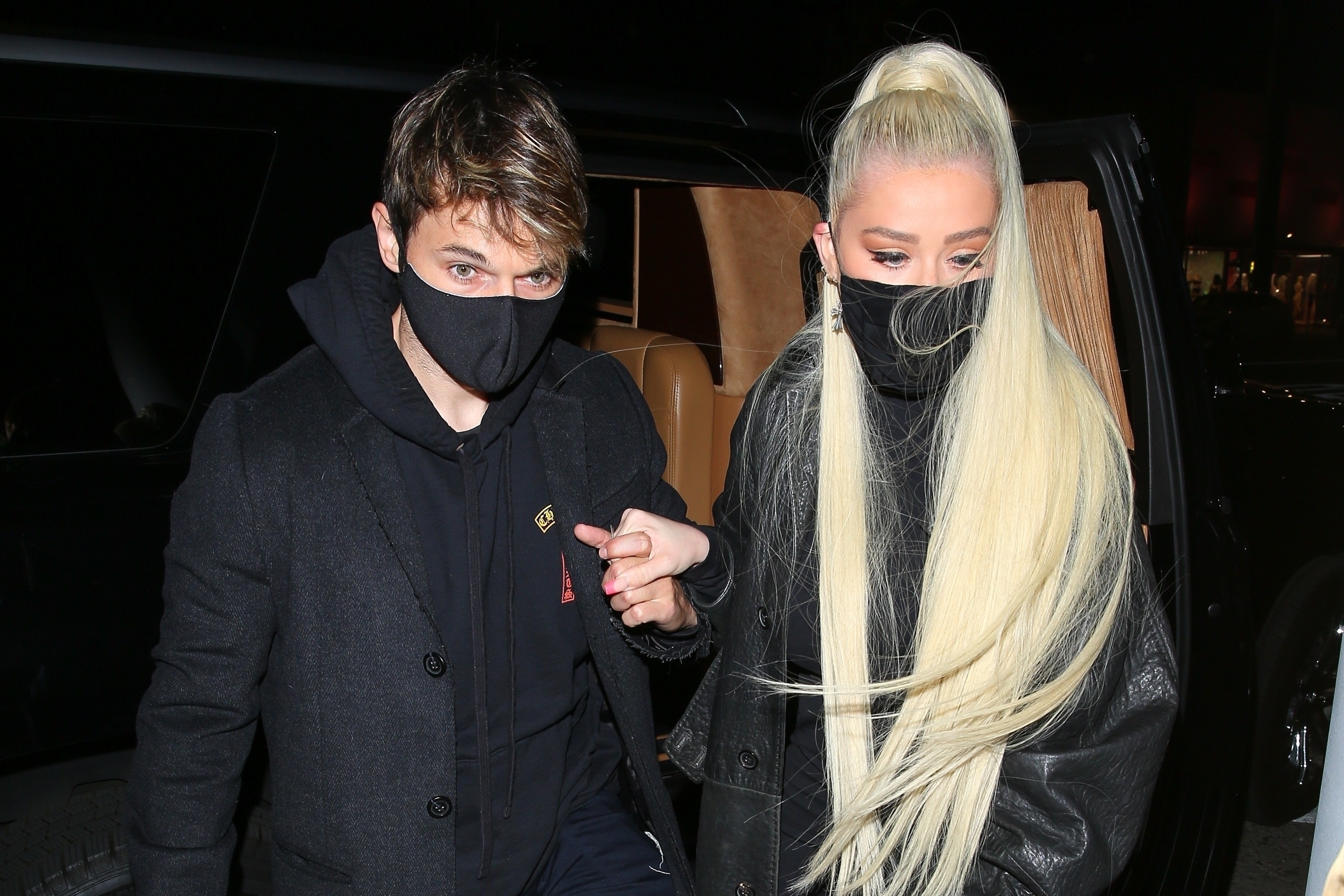 Christina_Aguilera_and_Matthew_Rutler_NiceGuy_April5_007.jpg Christina_Aguilera_and_Matthew_Rutler_NiceGuy_April5_007.jpg