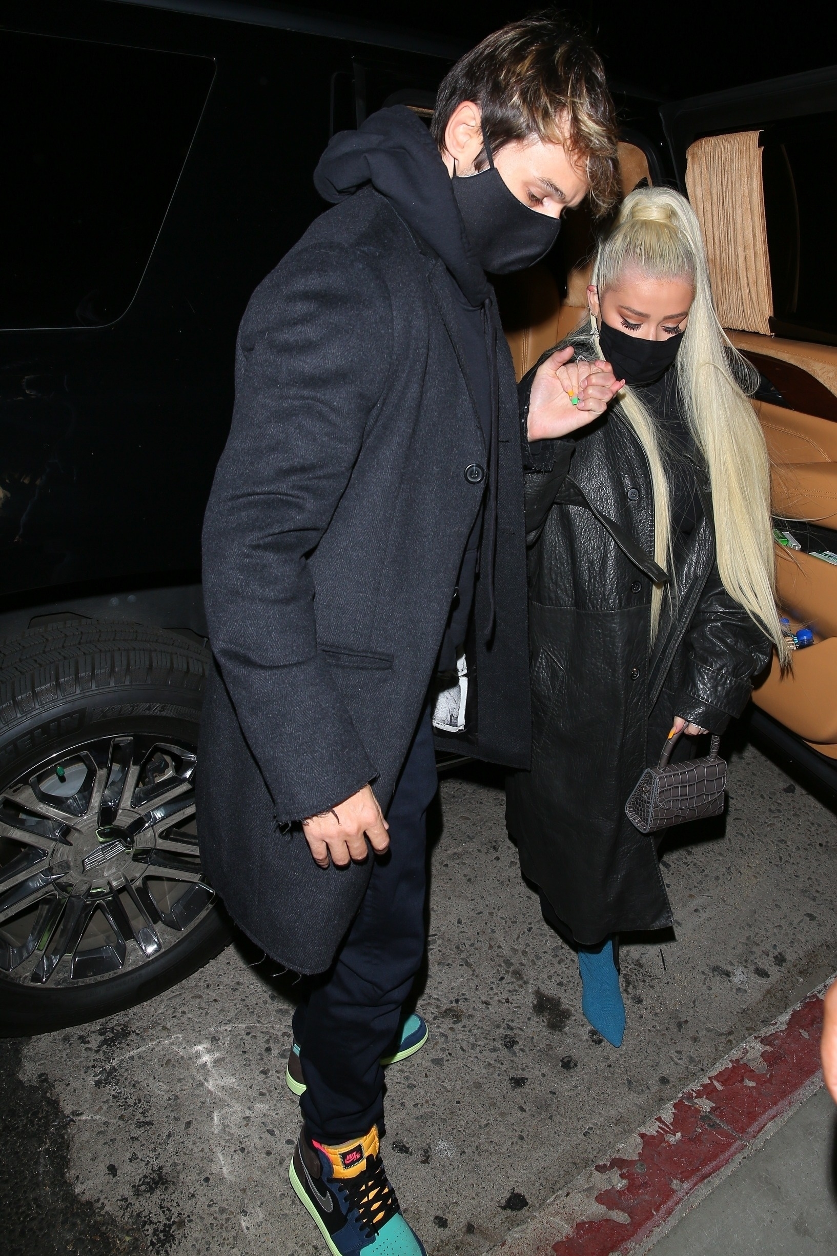Christina_Aguilera_and_Matthew_Rutler_NiceGuy_April5_010.jpg Christina_Aguilera_and_Matthew_Rutler_NiceGuy_April5_010.jpg