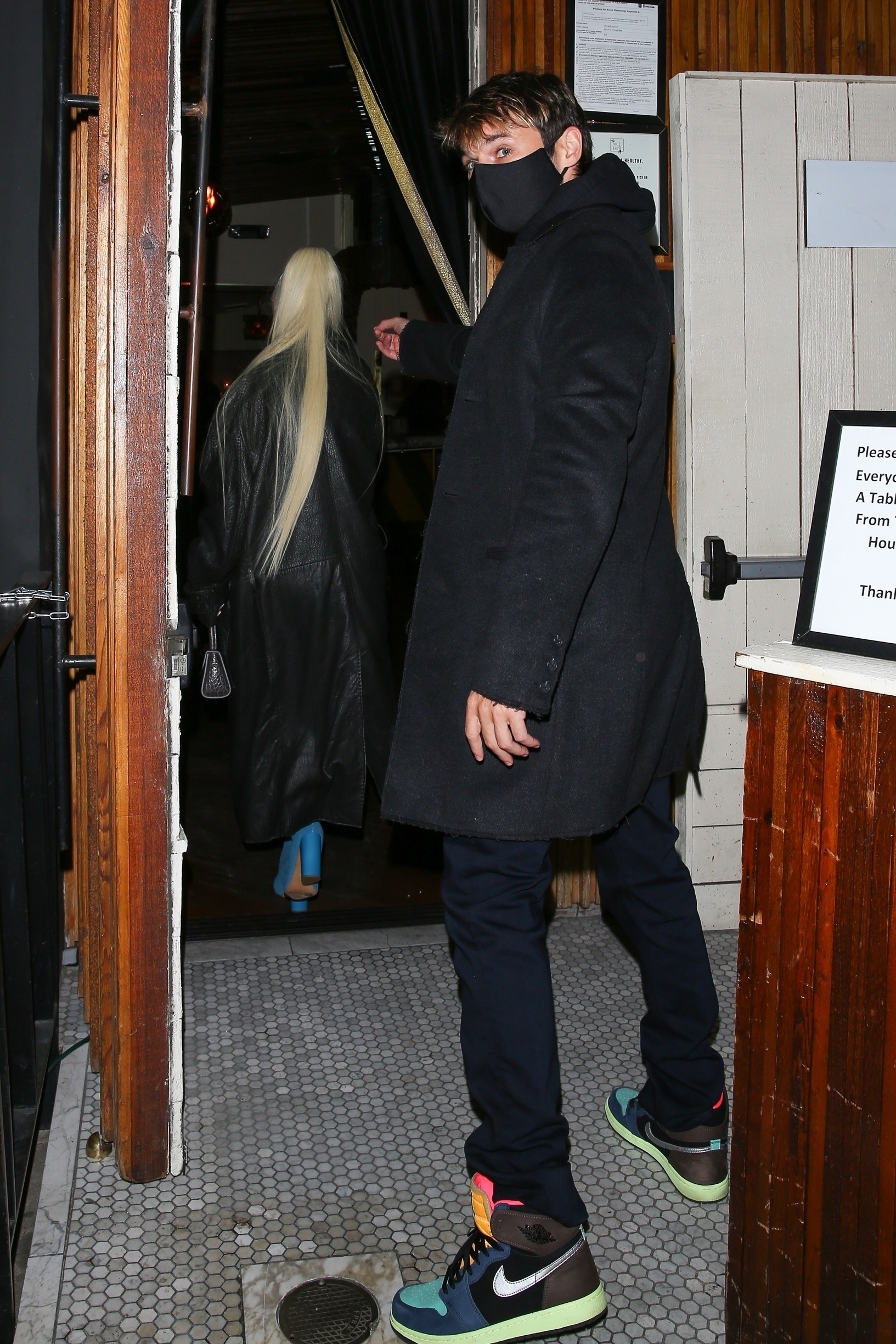 Christina_Aguilera_and_Matthew_Rutler_NiceGuy_April5_020.jpg Christina_Aguilera_and_Matthew_Rutler_NiceGuy_April5_020.jpg