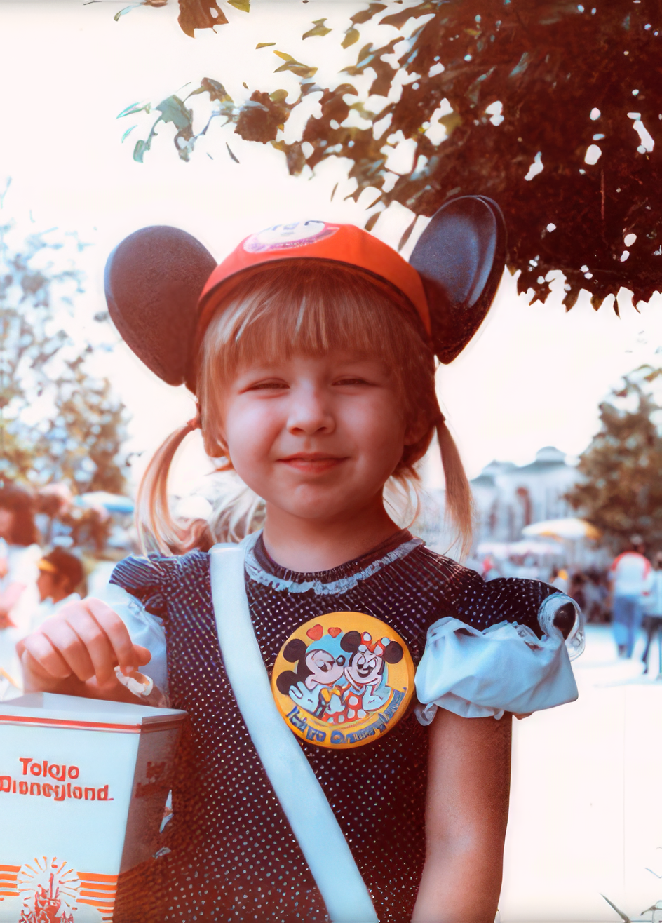 Christina Aguilera at Tokyo Disneyland during the summer of 1985 in Japan.
Christina Aguilera at Tokyo Disneyland during the summer of 1985 in Japan.