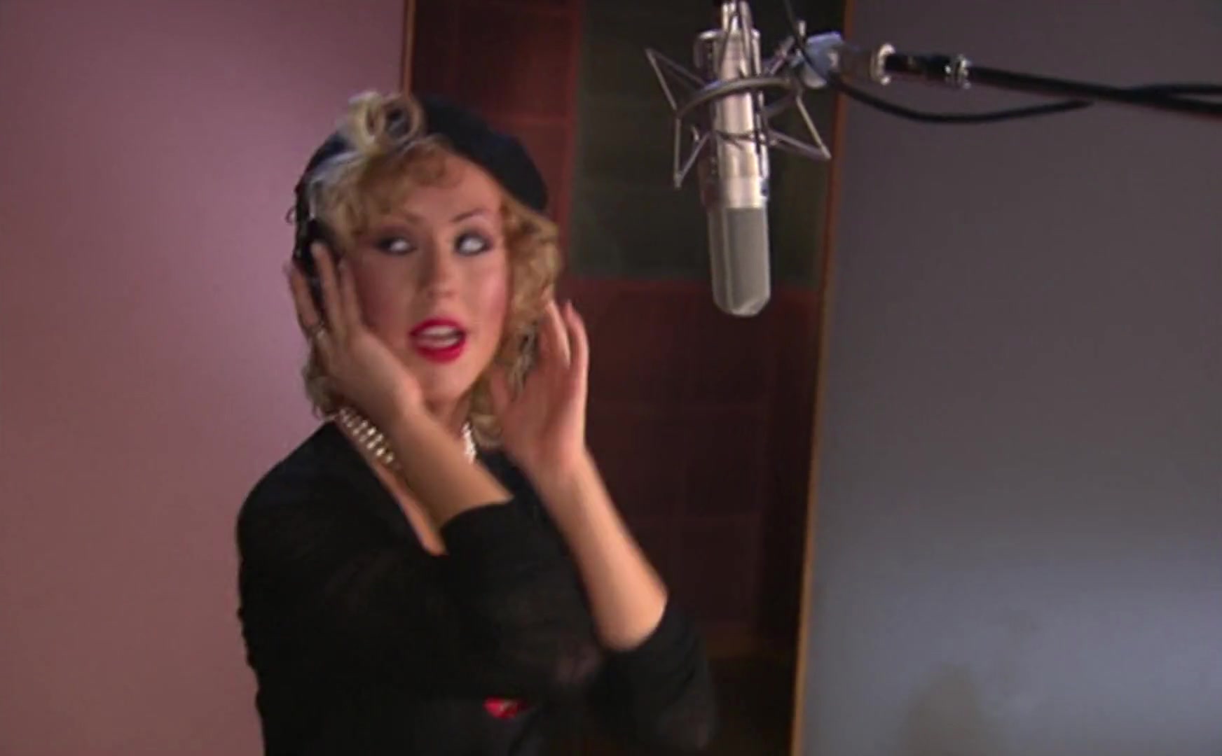 Christina_Aguilera_ft__Missy_Elliott_-_Car_Wash_042.jpg Christina_Aguilera_ft__Missy_Elliott_-_Car_Wash_042.jpg