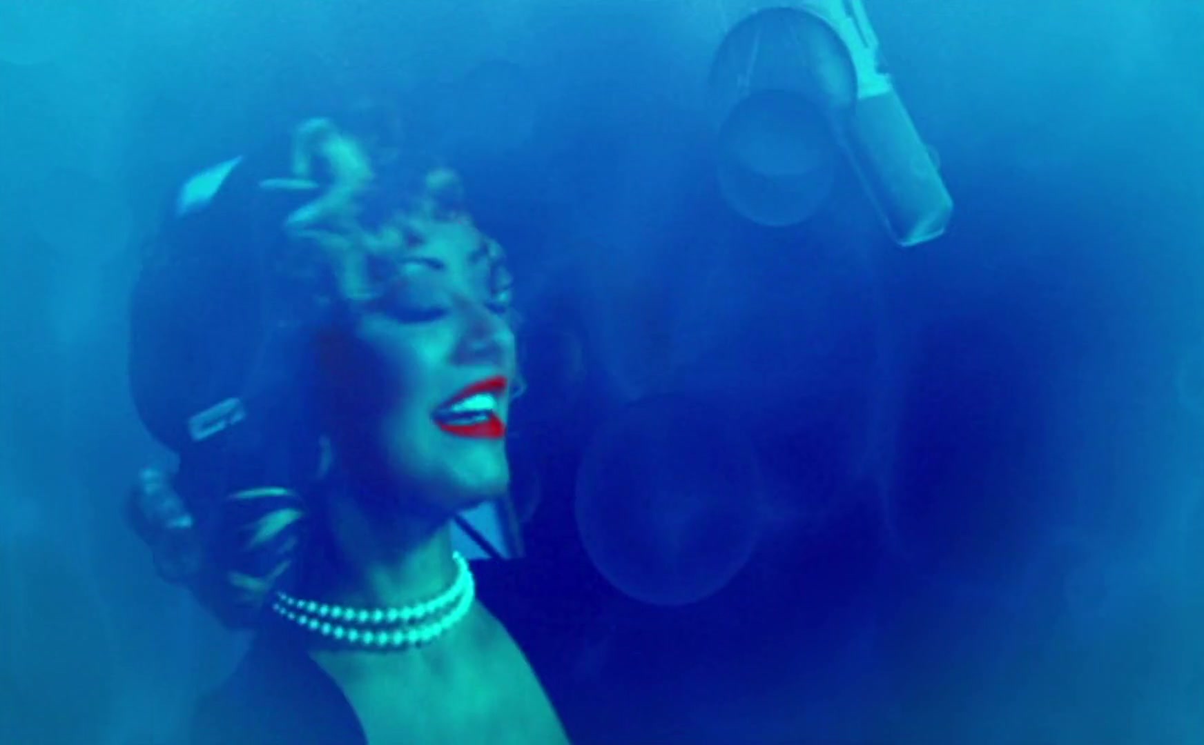 Christina_Aguilera_ft__Missy_Elliott_-_Car_Wash_050.jpg Christina_Aguilera_ft__Missy_Elliott_-_Car_Wash_050.jpg