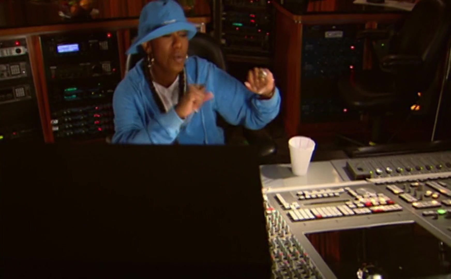 Christina_Aguilera_ft__Missy_Elliott_-_Car_Wash_098.jpg Christina_Aguilera_ft__Missy_Elliott_-_Car_Wash_098.jpg