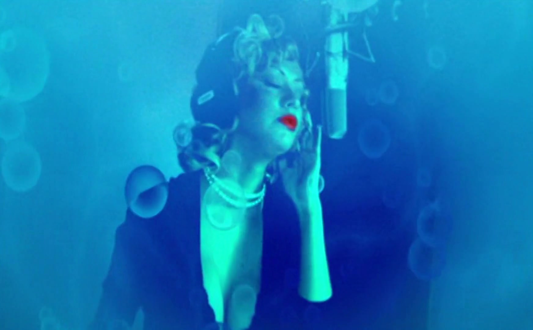 Christina_Aguilera_ft__Missy_Elliott_-_Car_Wash_107.jpg Christina_Aguilera_ft__Missy_Elliott_-_Car_Wash_107.jpg