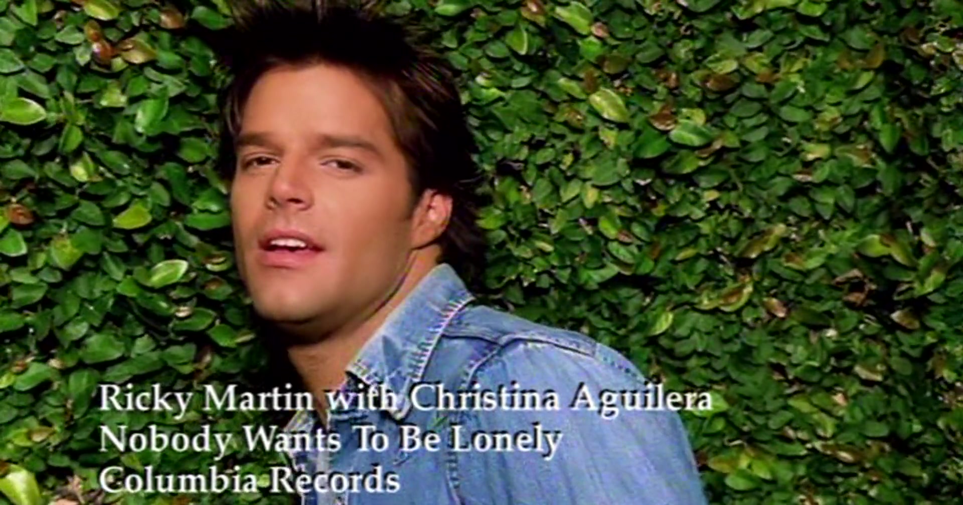 Christina_Aguilera_ft__Ricky_-_No_Body_Wants_To_Be_Lonely_024.jpg