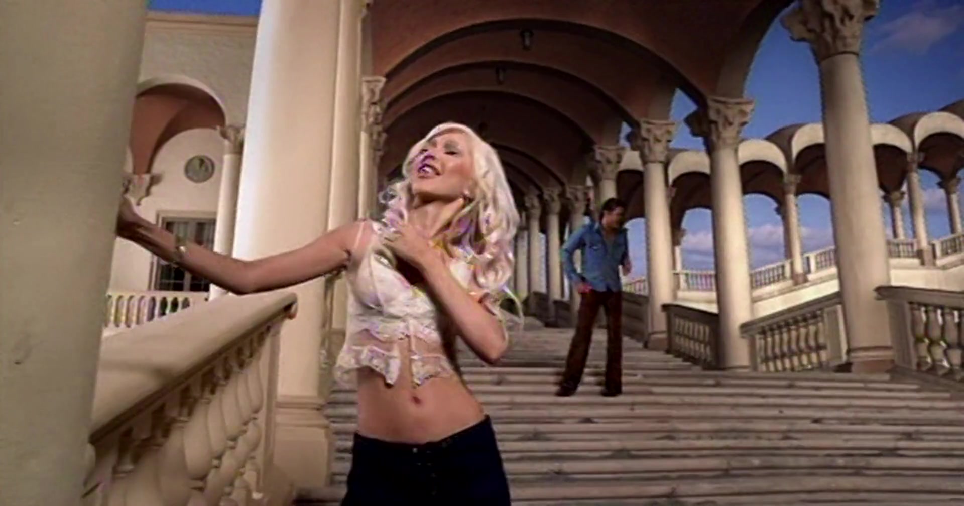 Christina_Aguilera_ft__Ricky_-_No_Body_Wants_To_Be_Lonely_143.jpg