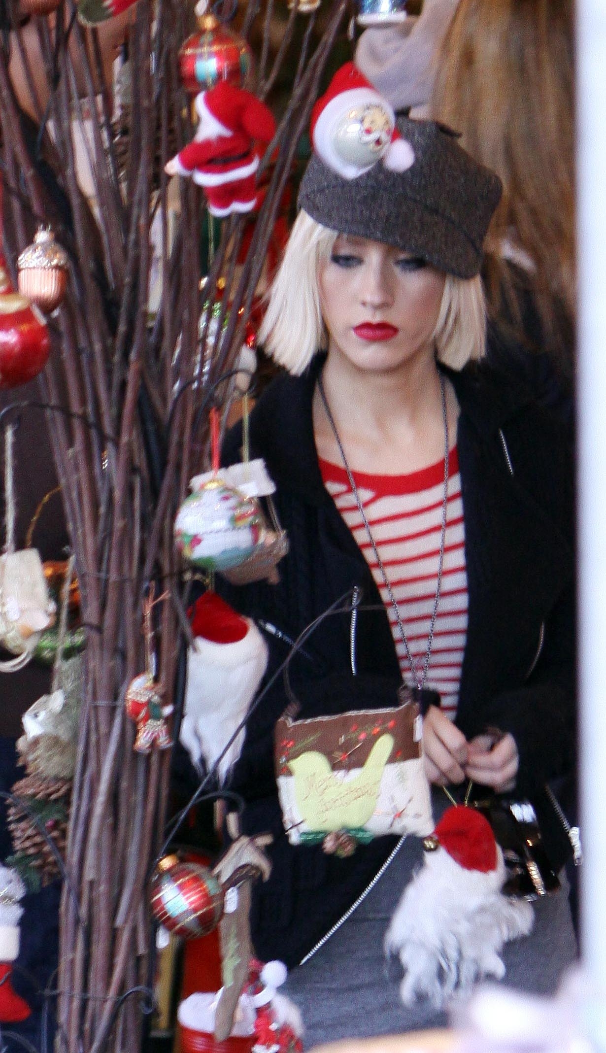 Christina___Max_went_to_Mr_Greentrees_in_West_Hollywood_-_December_6_-_Christina_Aguilera_Daily_041.jpg Christina___Max_went_to_Mr_Greentrees_in_West_Hollywood_-_December_6_-_Christina_Aguilera_Daily_041.jpg