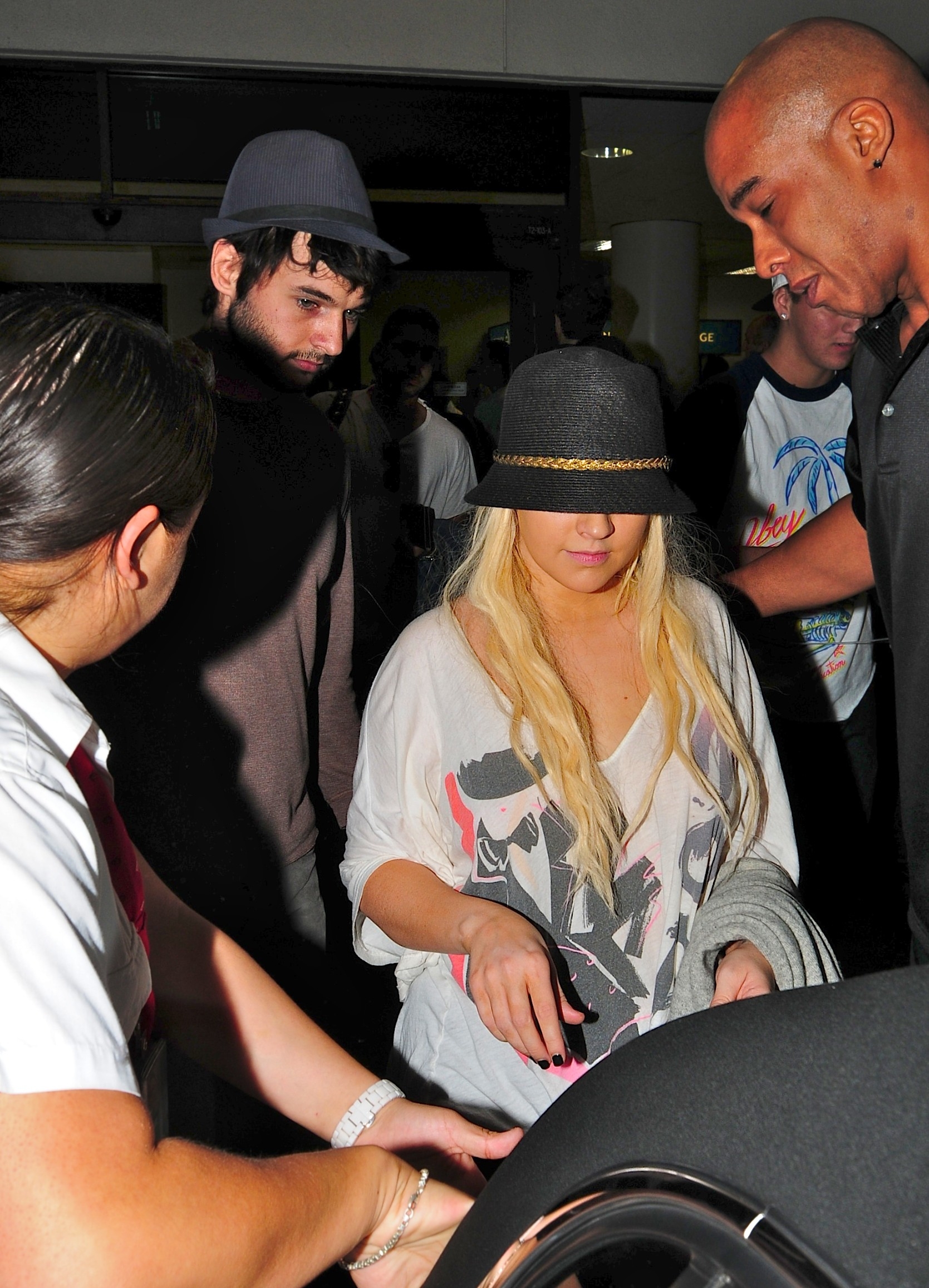 Christina_and_Matt_arriving_LAX_Airport_-_August_20_-_Christina_Aguilera_Daily_014.jpg Christina_and_Matt_arriving_LAX_Airport_-_August_20_-_Christina_Aguilera_Daily_014.jpg