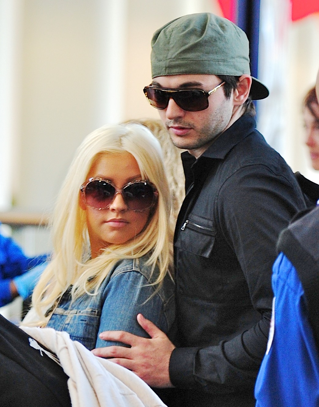 Christina_and_Matt_at_LAX_Airport_-_April_30_-_Christina_Aguilera_Daily_010.jpg Christina_and_Matt_at_LAX_Airport_-_April_30_-_Christina_Aguilera_Daily_010.jpg