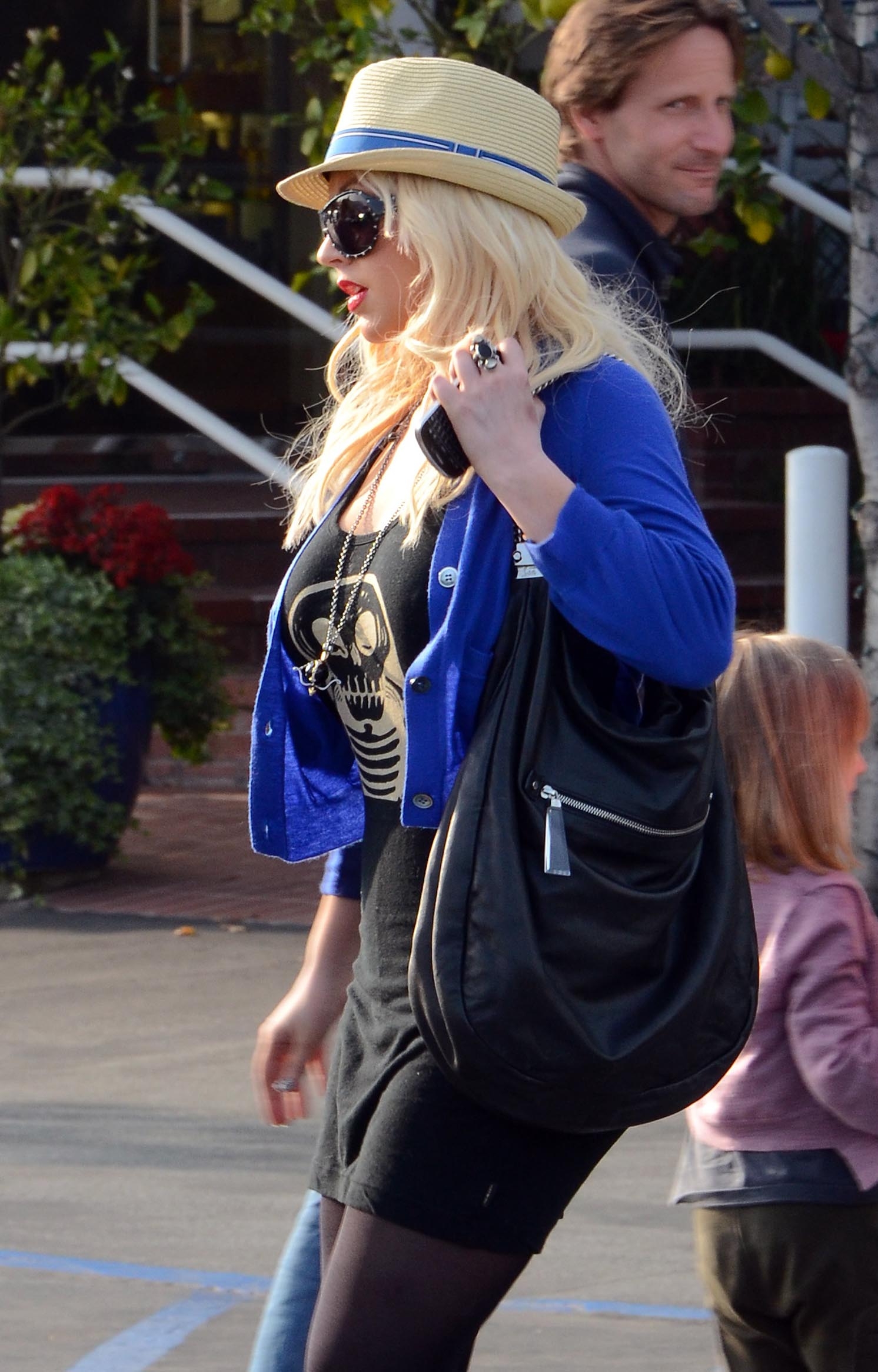 Christina_in_West_Hollywood_-_March_30_-_Christina_Aguilera_Daily_038.jpg