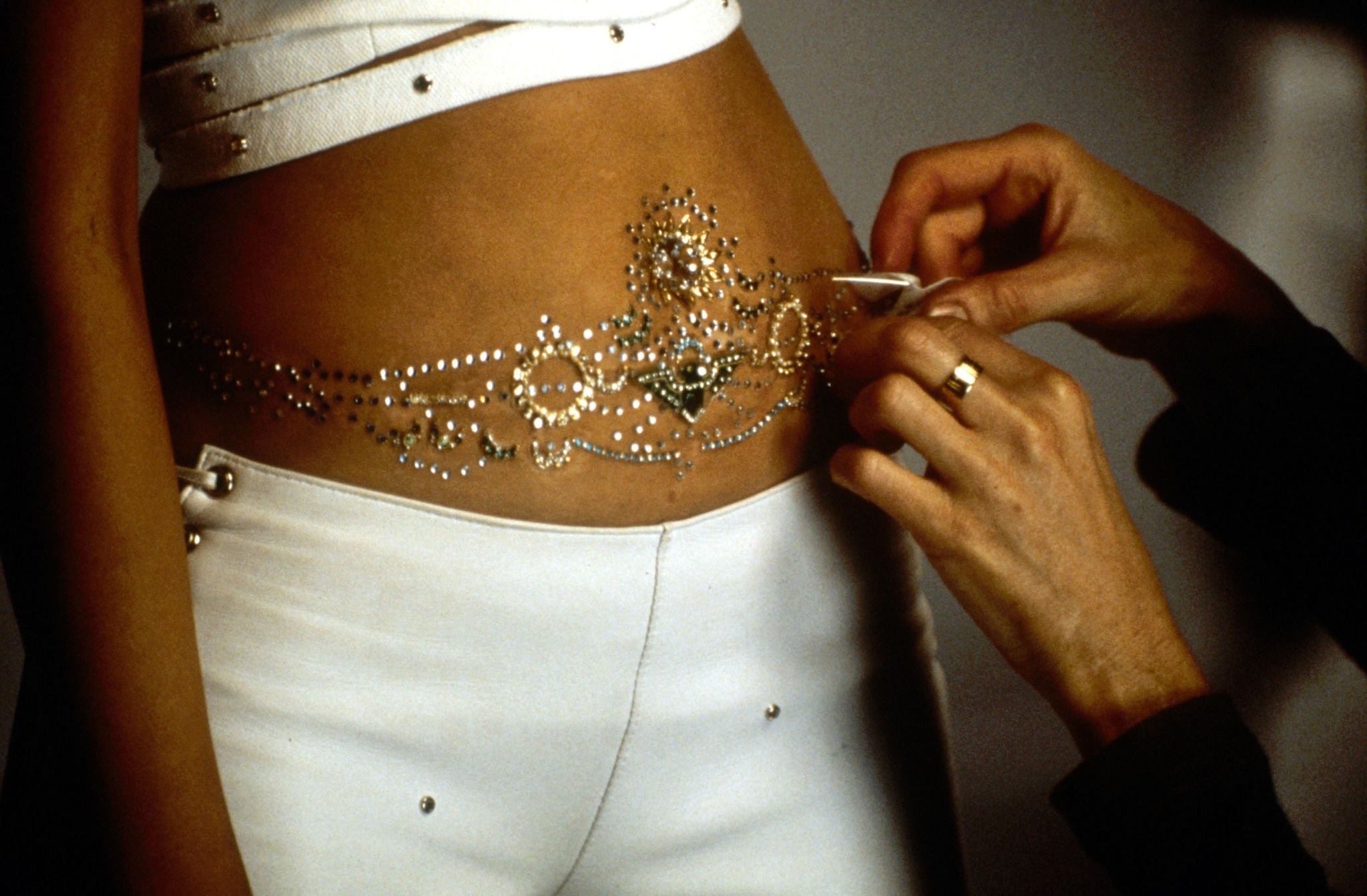 Come_On_Over_Set_-_0024_.jpg Come_On_Over_Set_-_0024_.jpg