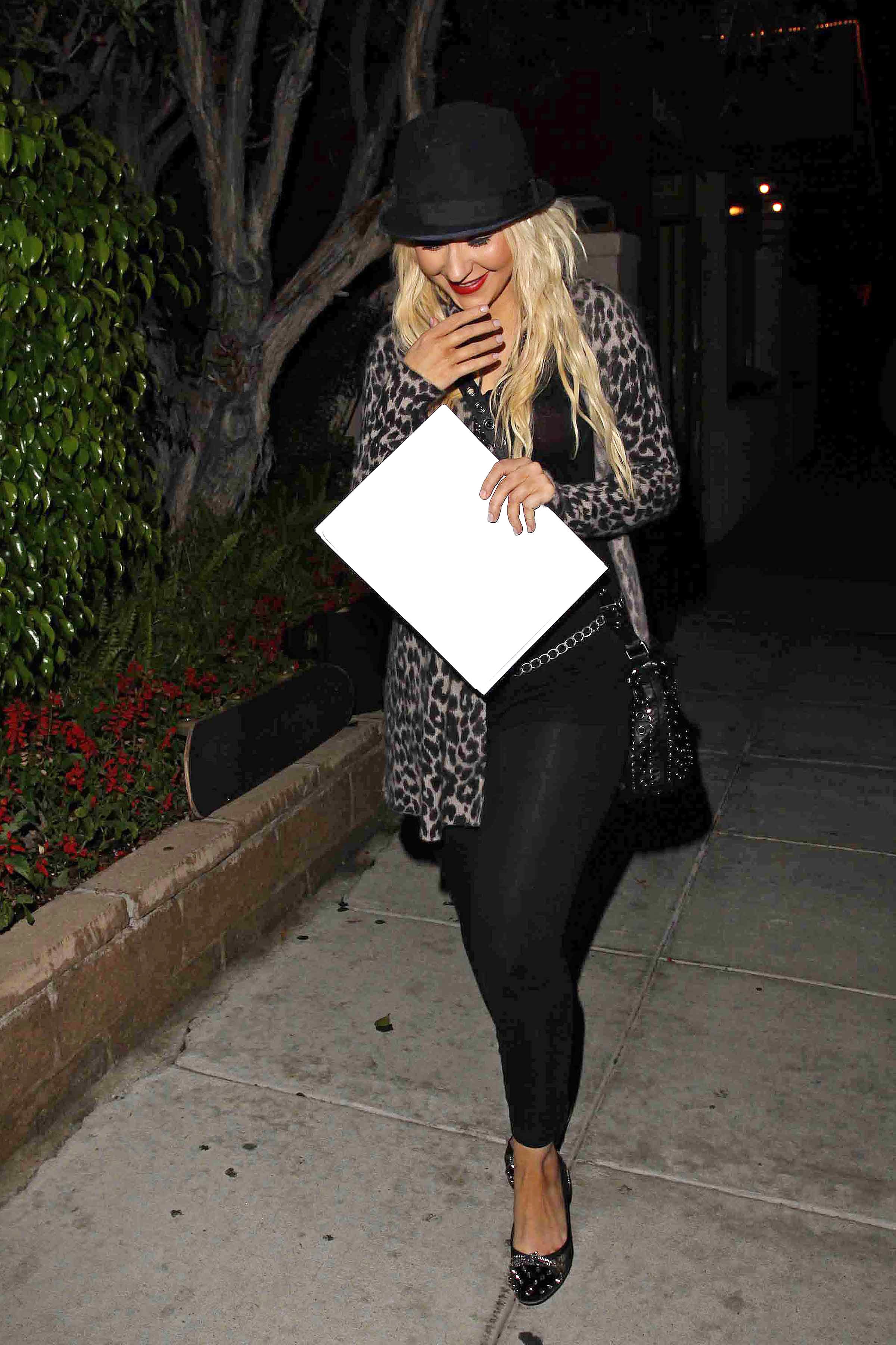 Dinner_Date_with_Jordan_-_September_22_-_Christina_Aguilera_Daily_0009.jpg