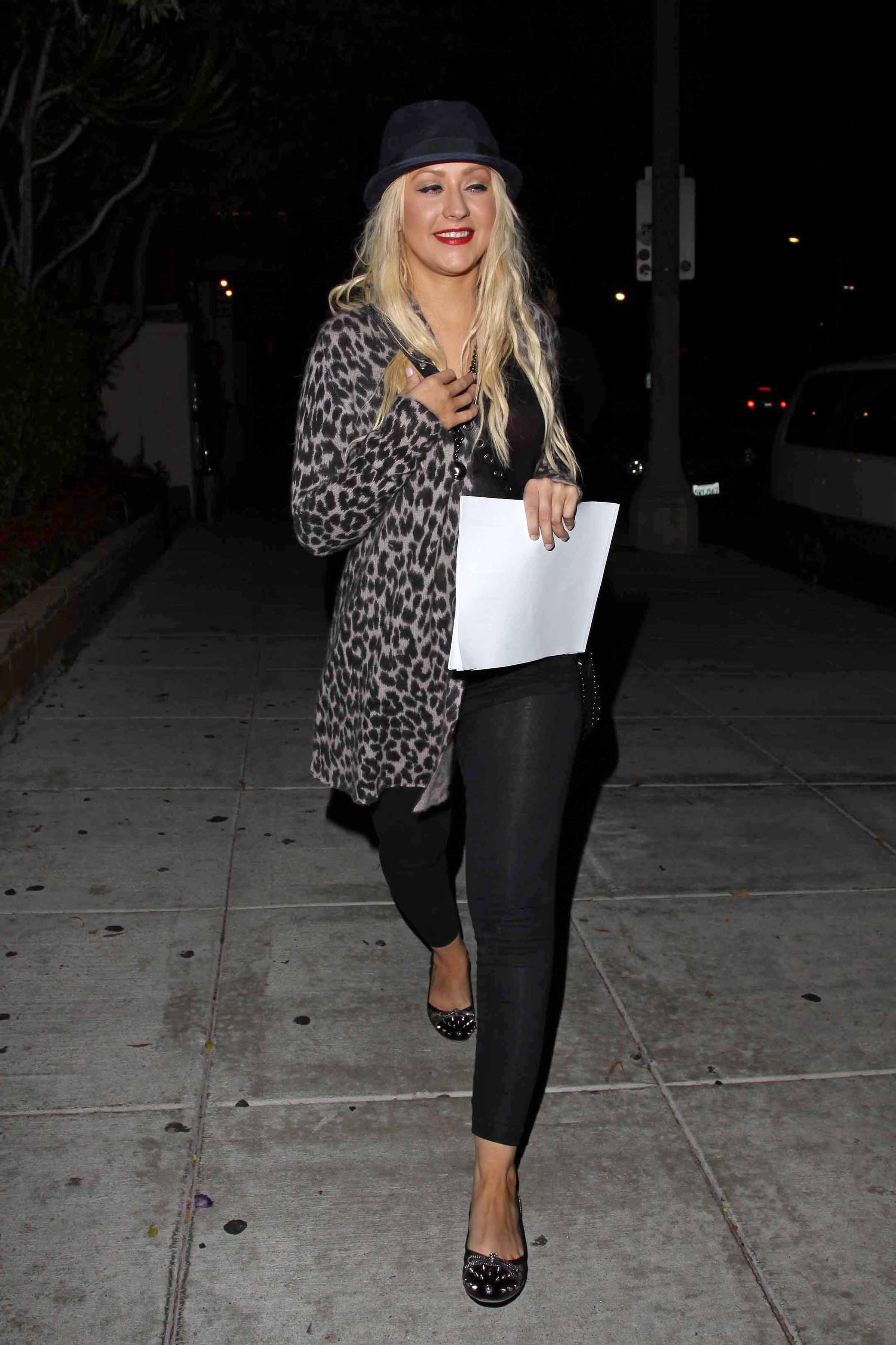 Dinner_Date_with_Jordan_-_September_22_-_Christina_Aguilera_Daily_0012.jpg
