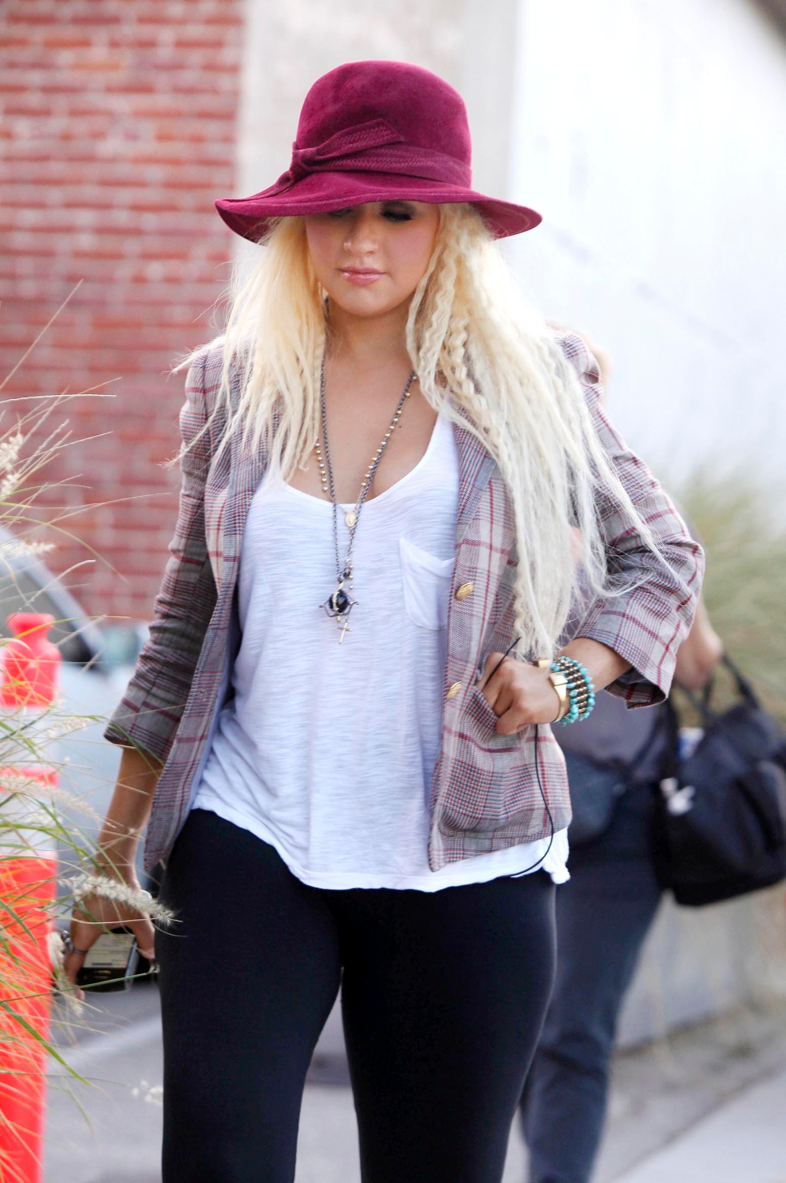 Going_to_the_recording_studio_-_June_23_-_Christina_Aguilera_Daily_002.jpg Going_to_the_recording_studio_-_June_23_-_Christina_Aguilera_Daily_002.jpg