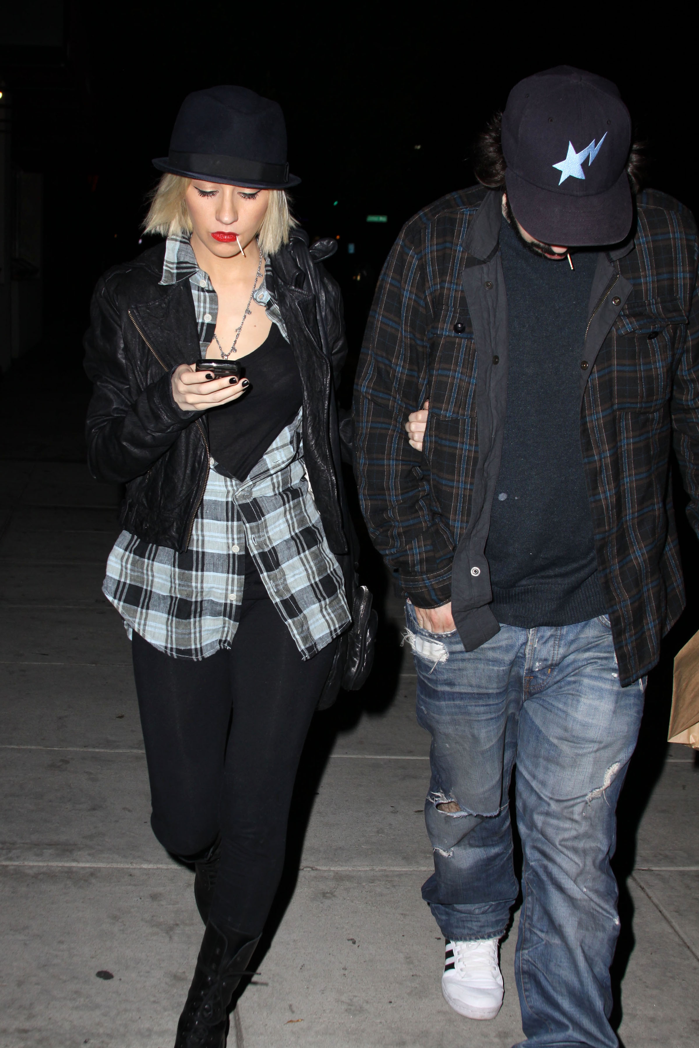 In_Los_Angeles_-_March_8_-_Christina_Aguilera_Daily_006.jpg