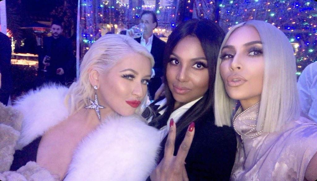 Kim_Kardashian_Christmas_Party_-_December_24-03.jpg Kim_Kardashian_Christmas_Party_-_December_24-03.jpg
