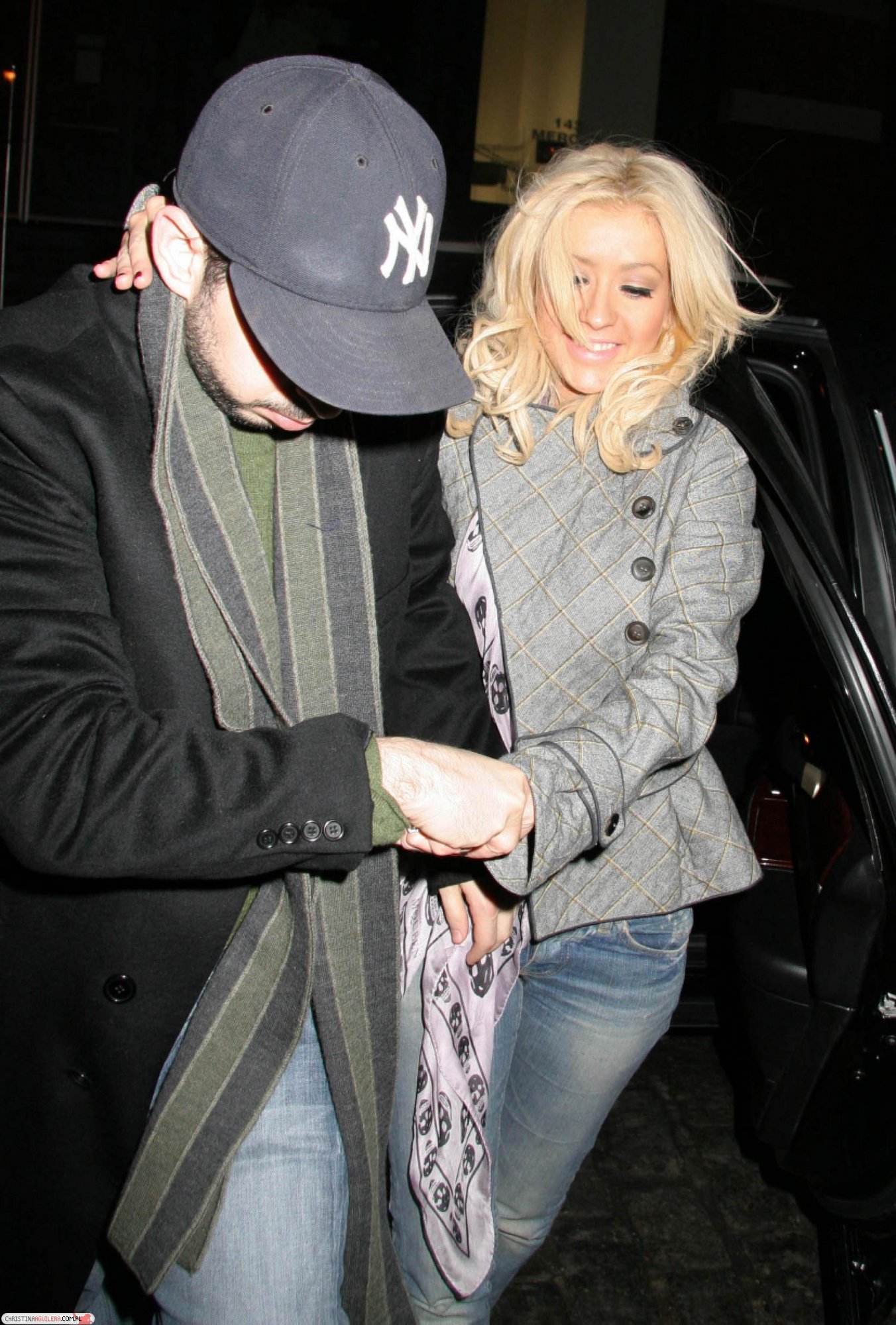 LOWER_MANHATTAN_WITH_JORDAN_-__Christina_Aguilera_Daily_05.jpg