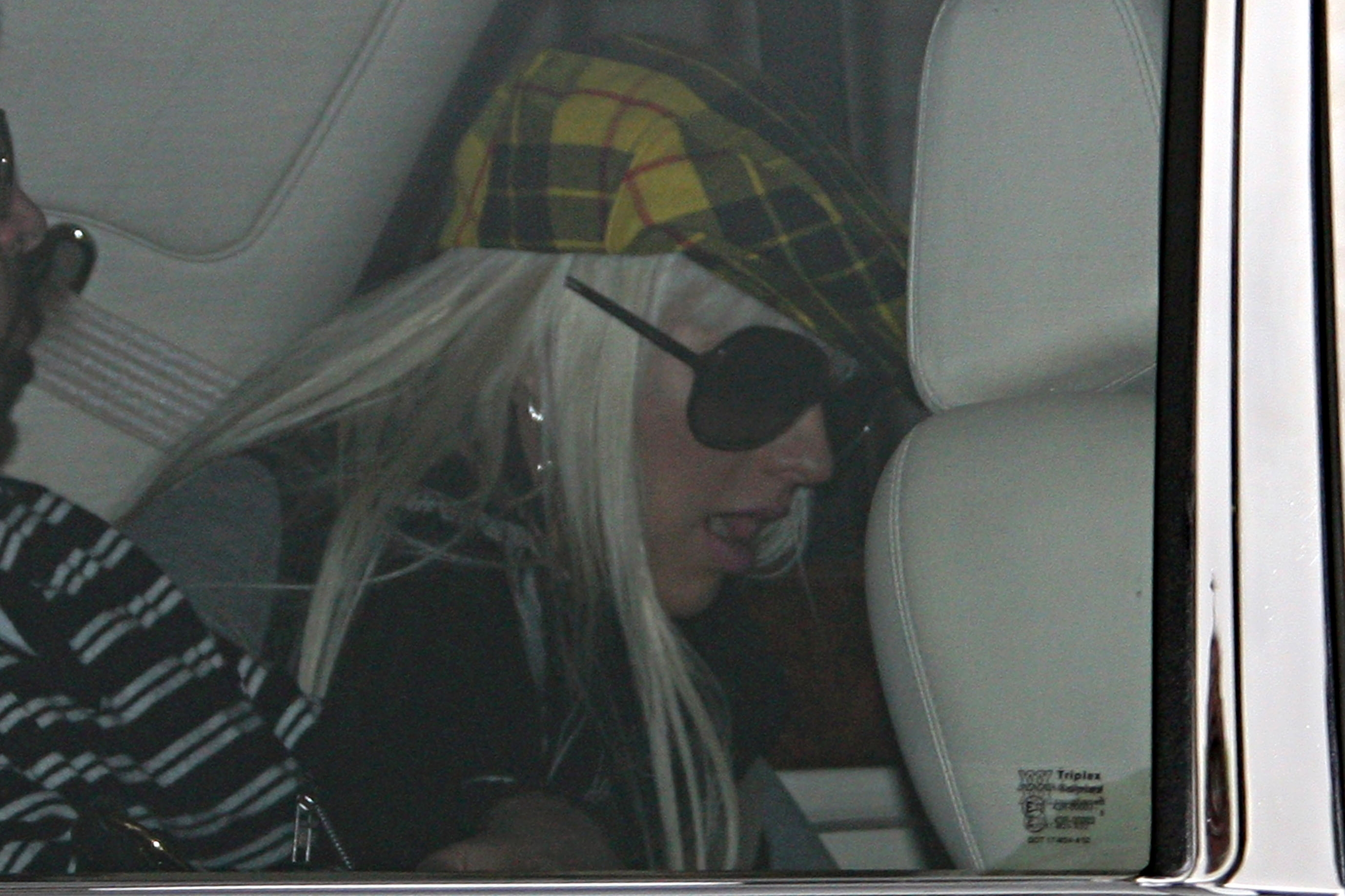 Leaving_a_Topshop_store_in_London_-_Christina_Aguilera_Daily_0001.jpg Leaving_a_Topshop_store_in_London_-_Christina_Aguilera_Daily_0001.jpg