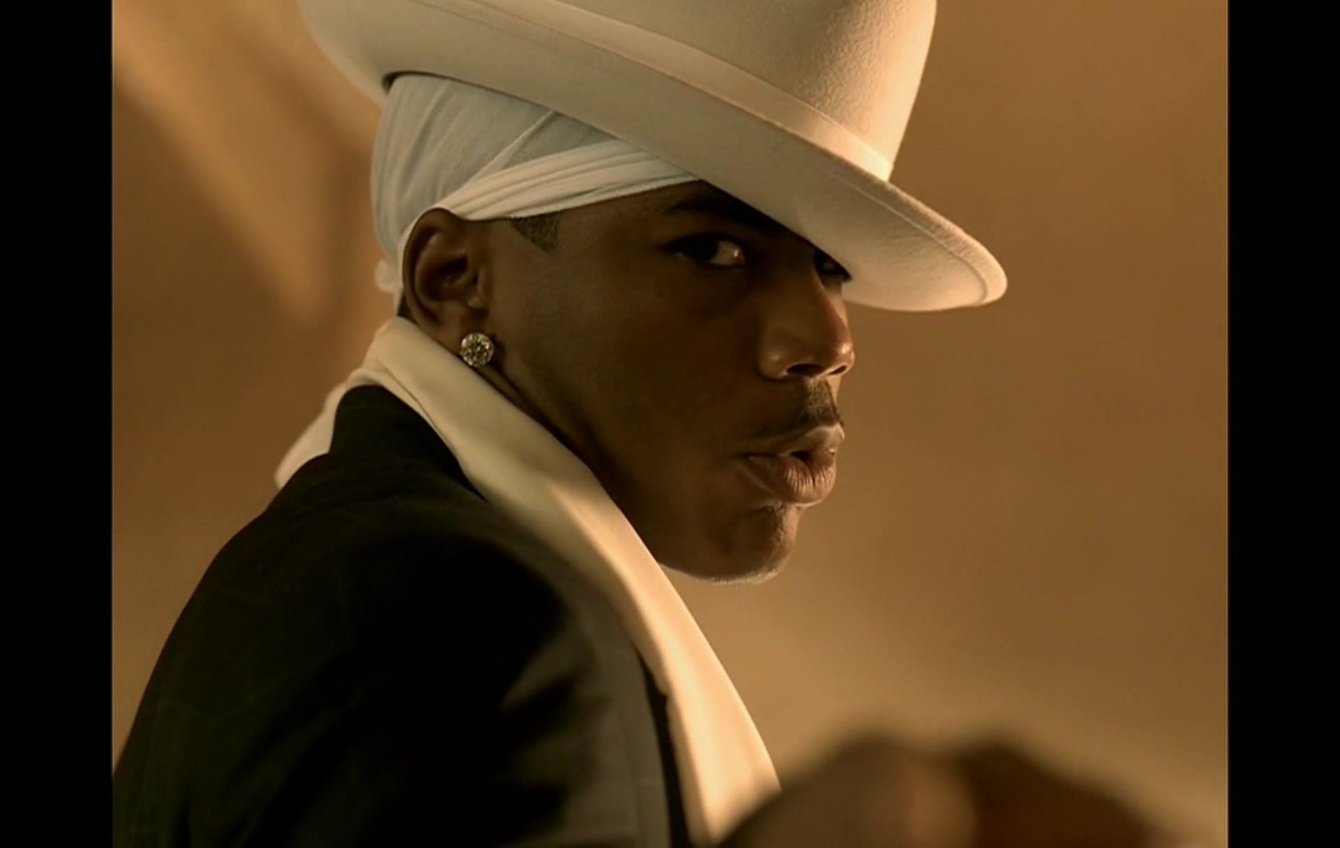 Nelly_-_Tilt_Ya_Head_Back_007.jpg Nelly_-_Tilt_Ya_Head_Back_007.jpg