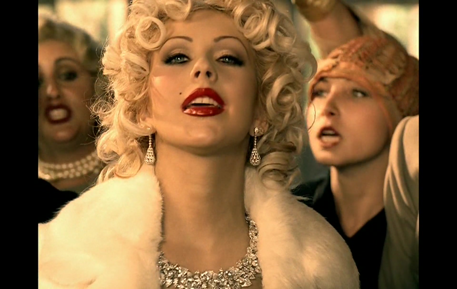 Nelly_-_Tilt_Ya_Head_Back_024.jpg Nelly_-_Tilt_Ya_Head_Back_024.jpg