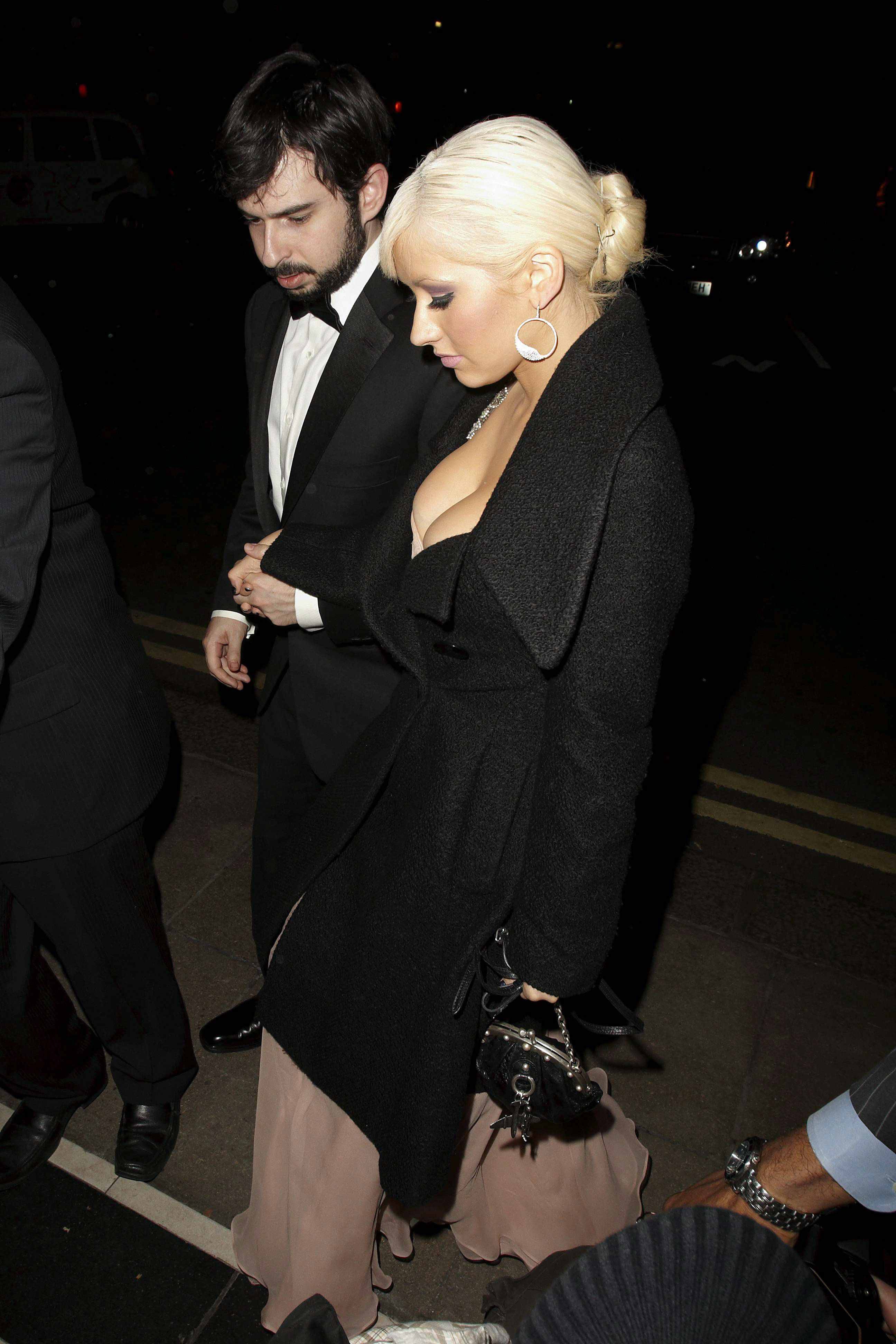 October_17_-_Christina_Aguilera_Daily_02.jpg October_17_-_Christina_Aguilera_Daily_02.jpg