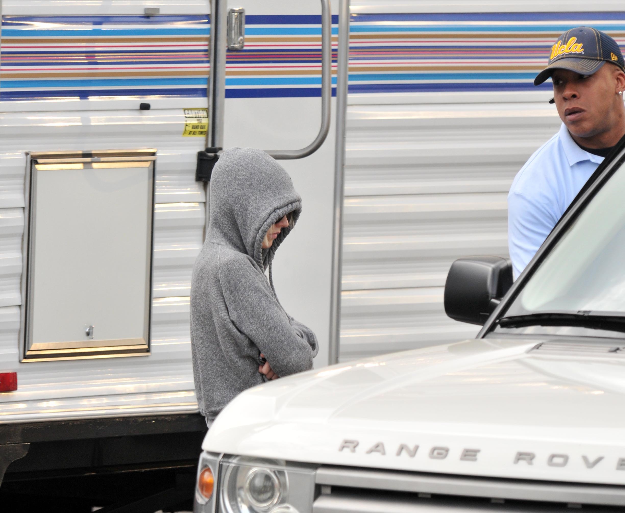 On_the_set_of_Burlesque_in_Los_Angeles_-_February_4_-_Christina_Aguilera_Daily_011.jpg On_the_set_of_Burlesque_in_Los_Angeles_-_February_4_-_Christina_Aguilera_Daily_011.jpg