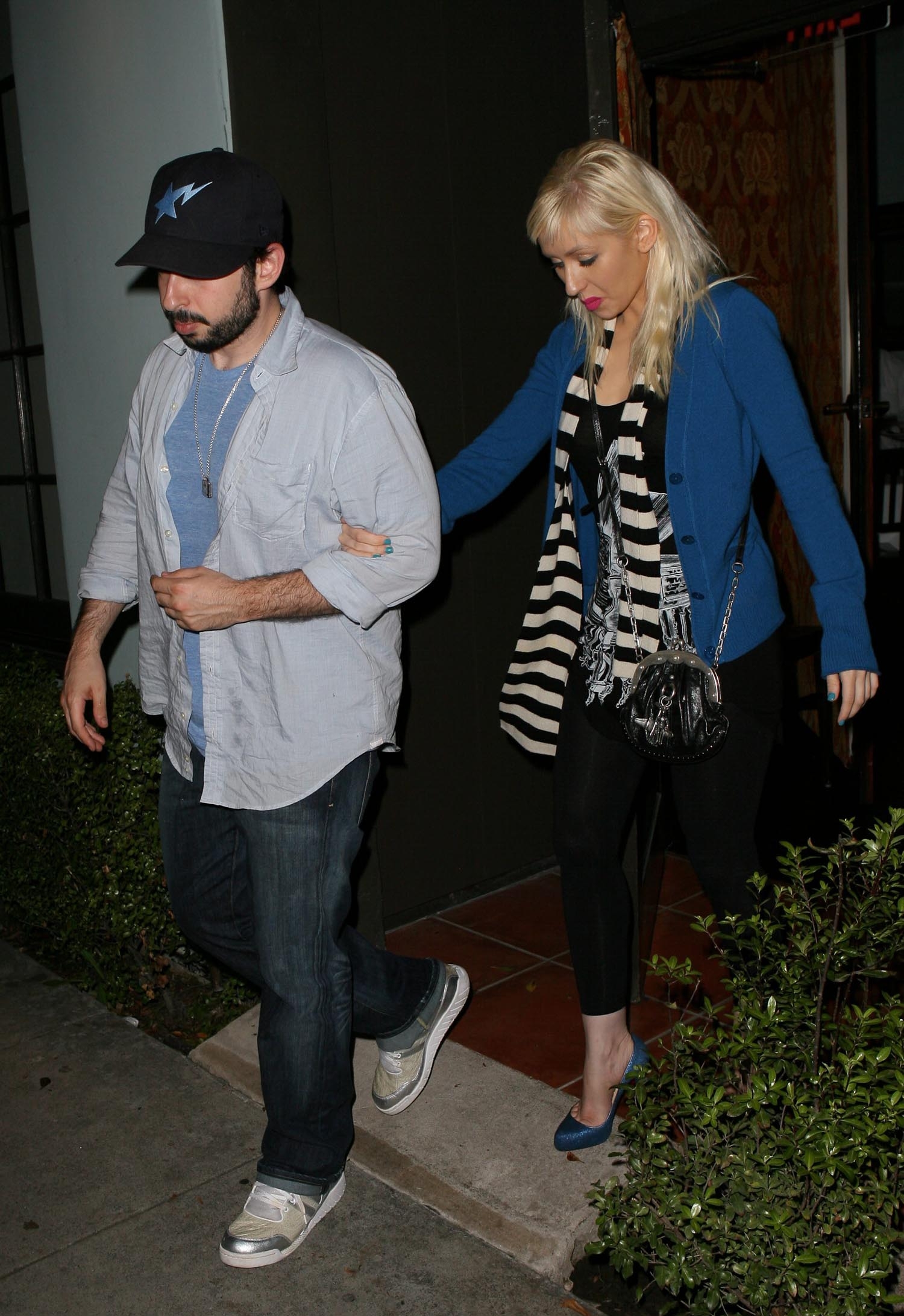 Osteria_Mozza_in_Los_Angeles_-_August_15_-_Christina_Aguilera_Daily_015.jpg Osteria_Mozza_in_Los_Angeles_-_August_15_-_Christina_Aguilera_Daily_015.jpg