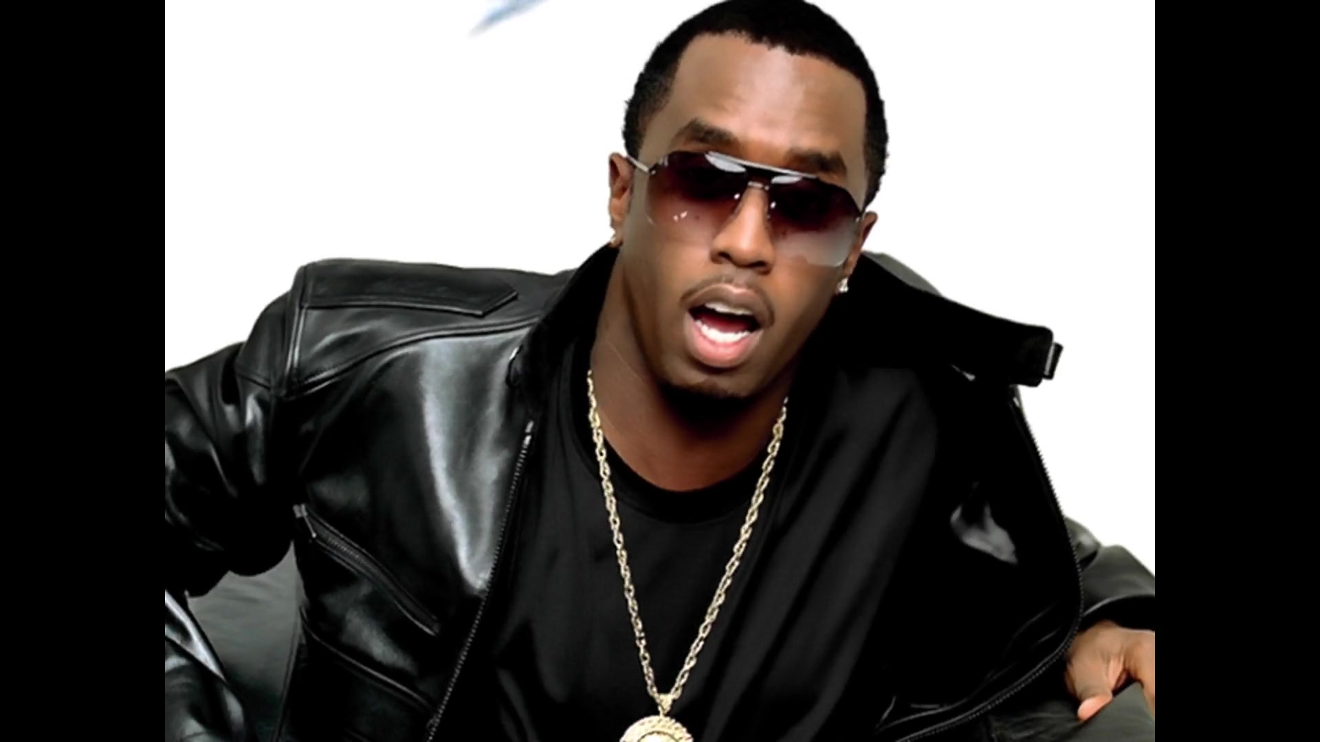 P__Diddy_feat__Christina_Aguilera_-_Tell_Me_5BVEVO_HD_1080p5D_040.jpg