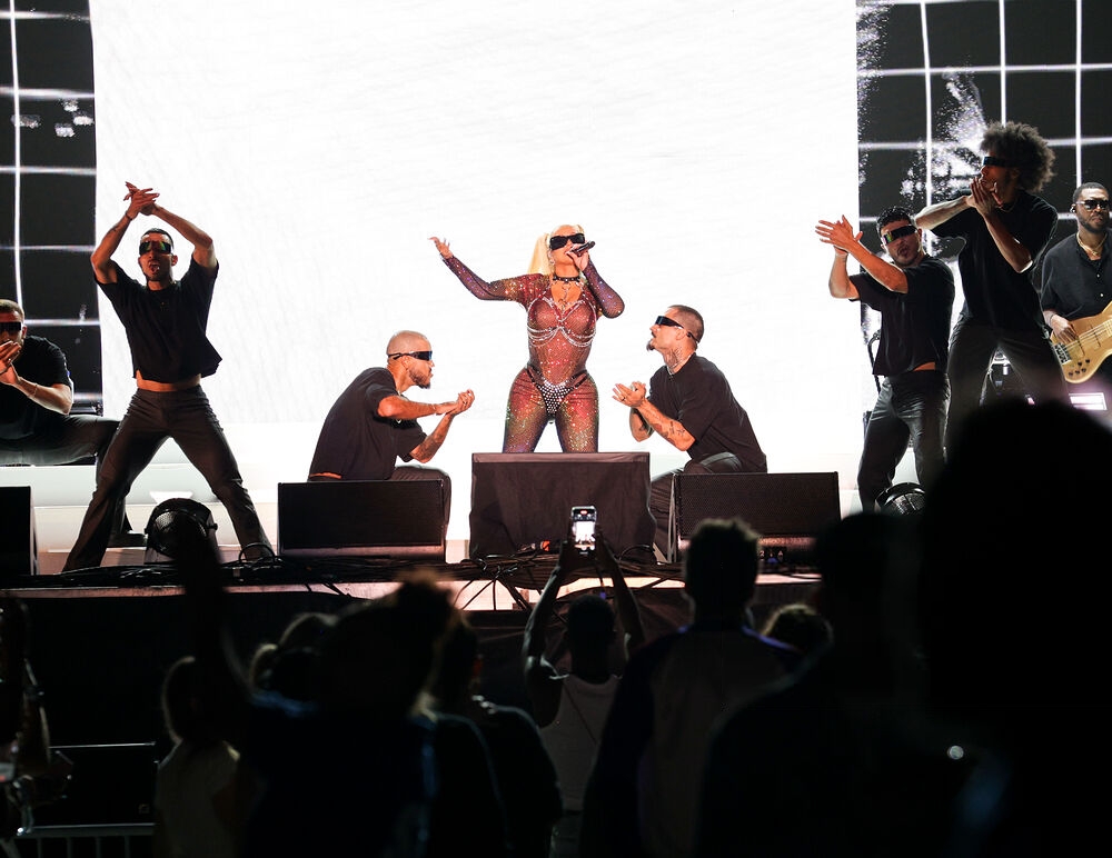 Pride_Island_xtinadaily_0026~0.jpg Pride_Island_xtinadaily_0026~0.jpg