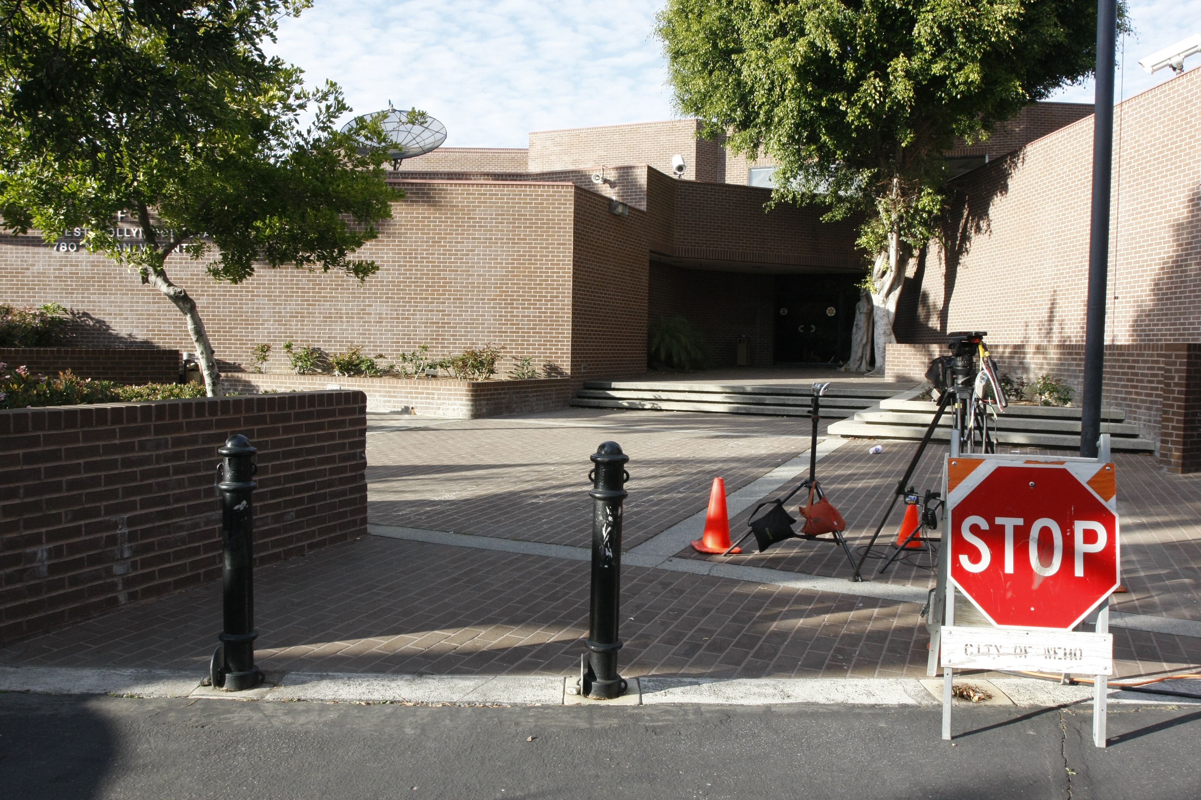 Sheriff_s_department_-_Christina_Aguilera_Daily_006.jpg Sheriff_s_department_-_Christina_Aguilera_Daily_006.jpg