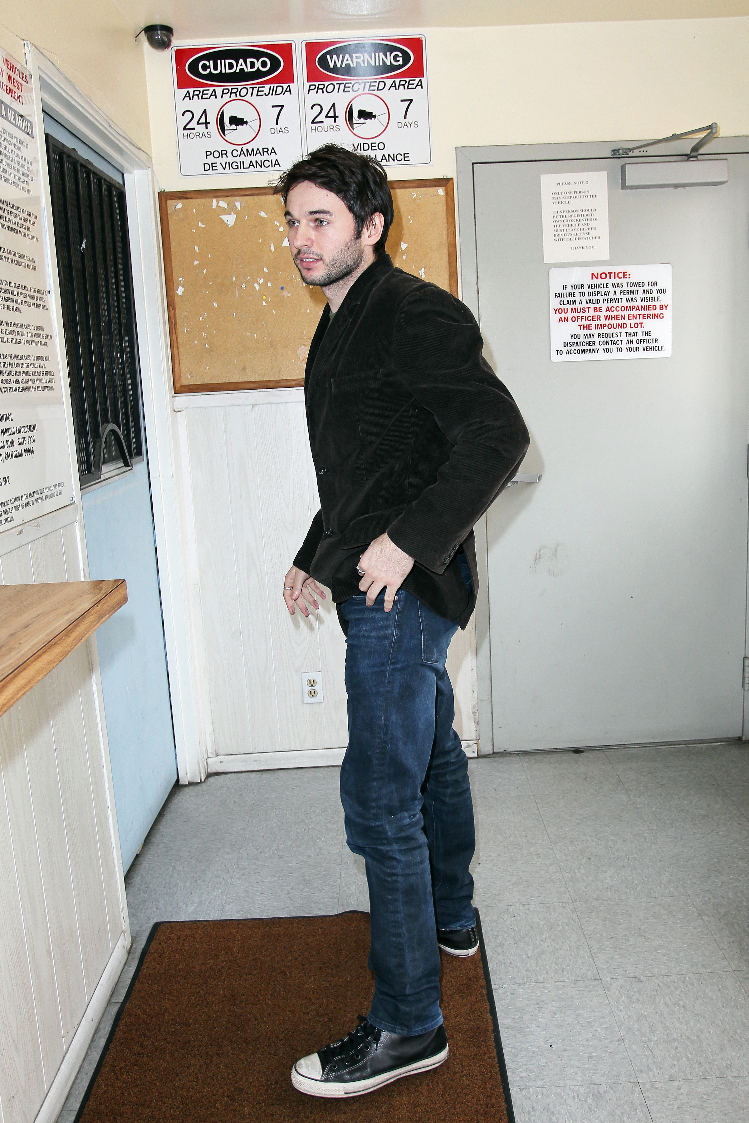 Sheriff_s_department_-_Christina_Aguilera_Daily_009.jpg Sheriff_s_department_-_Christina_Aguilera_Daily_009.jpg