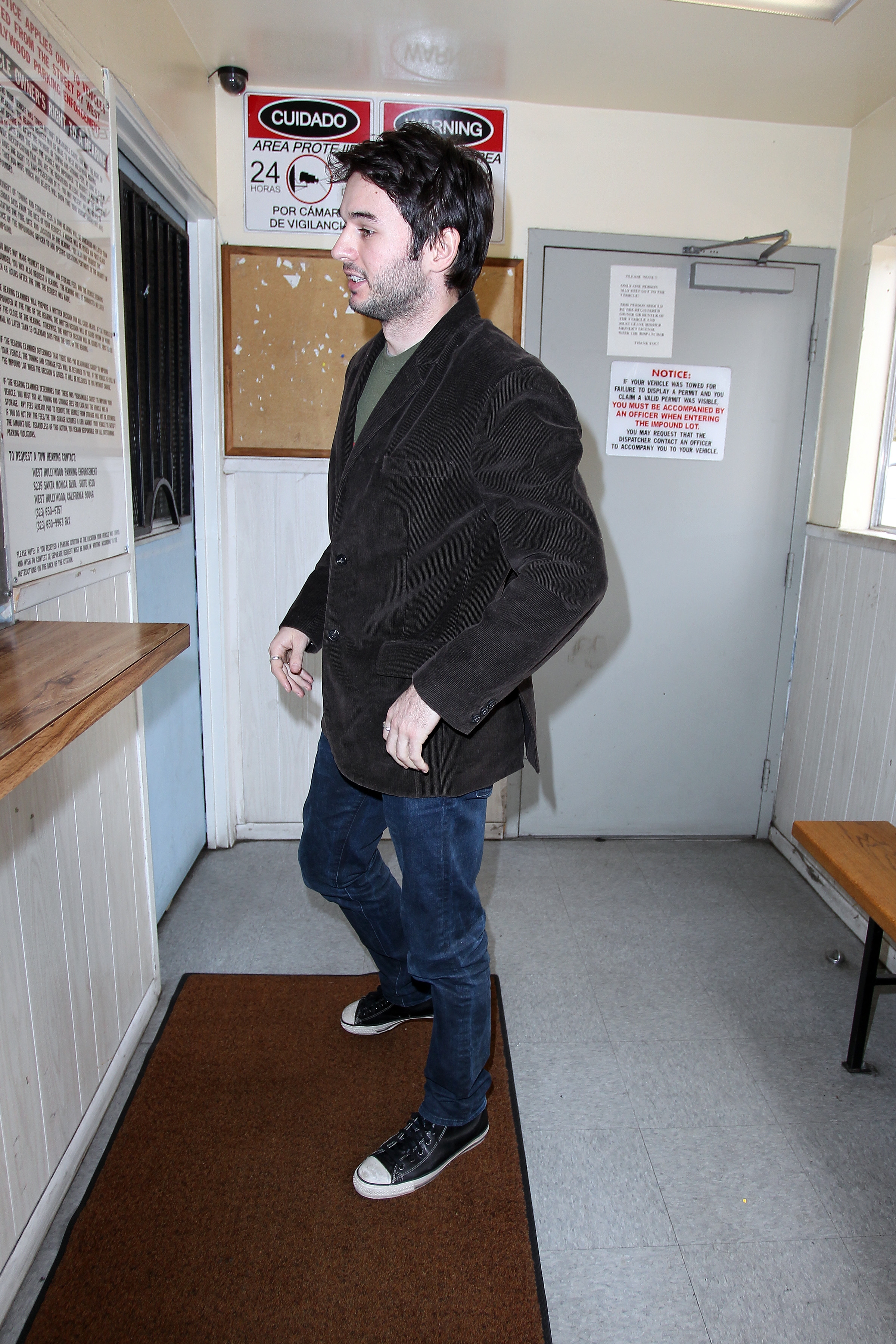 Sheriff_s_department_-_Christina_Aguilera_Daily_011.jpg Sheriff_s_department_-_Christina_Aguilera_Daily_011.jpg