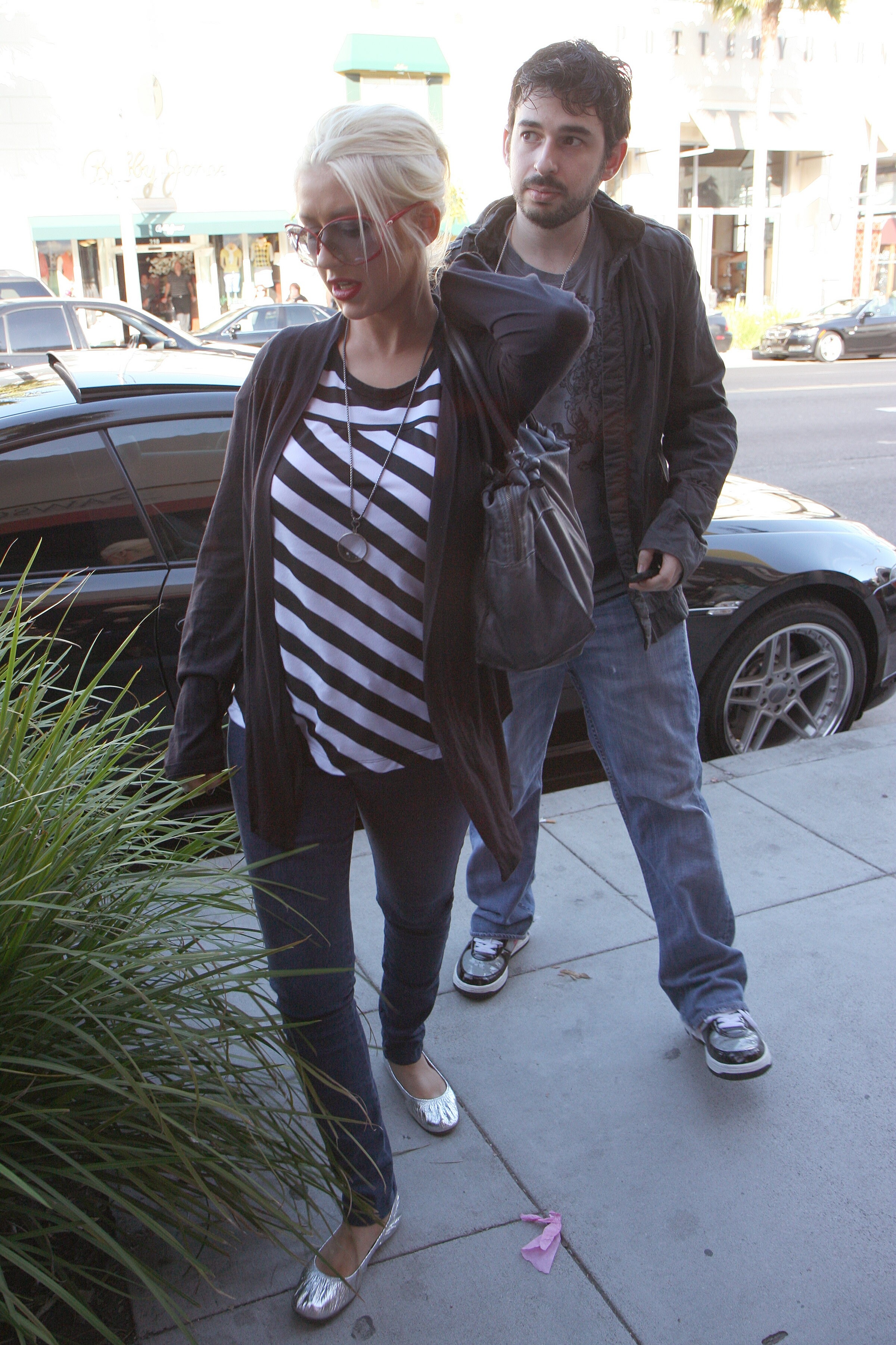 Shopping_On_Rodeo_Drive_With_Jordan_-_March_21_-__Christina_Aguilera_Daily_27.jpg Shopping_On_Rodeo_Drive_With_Jordan_-_March_21_-__Christina_Aguilera_Daily_27.jpg