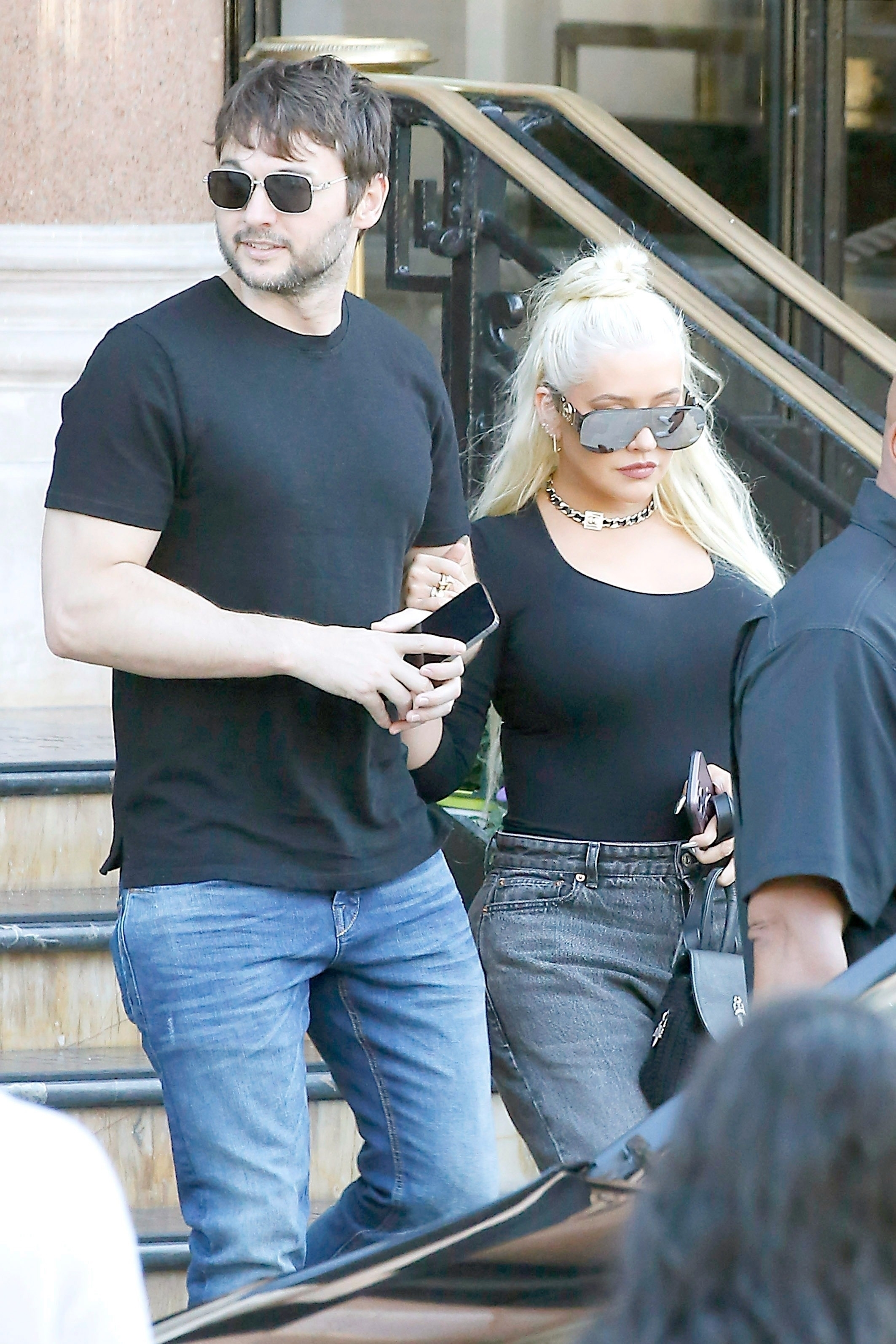 Shopping_with_Matthew_Rutler_in_France_on_August_1_-_Xtina_Daily_068.jpg