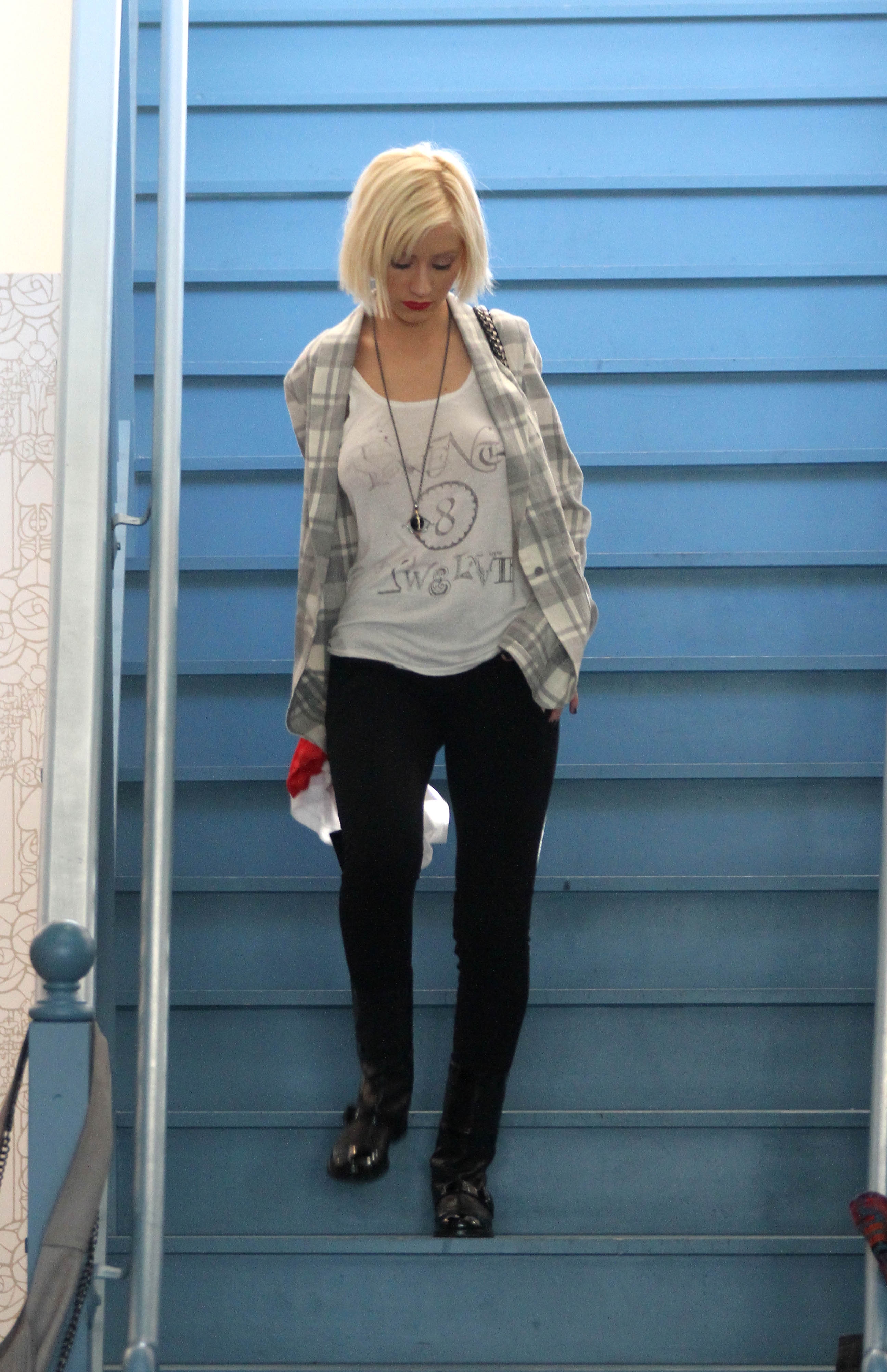 Shopping_with_Simone_-_December_29_-_Christina_Aguilera_Daily_04.jpg Shopping_with_Simone_-_December_29_-_Christina_Aguilera_Daily_04.jpg