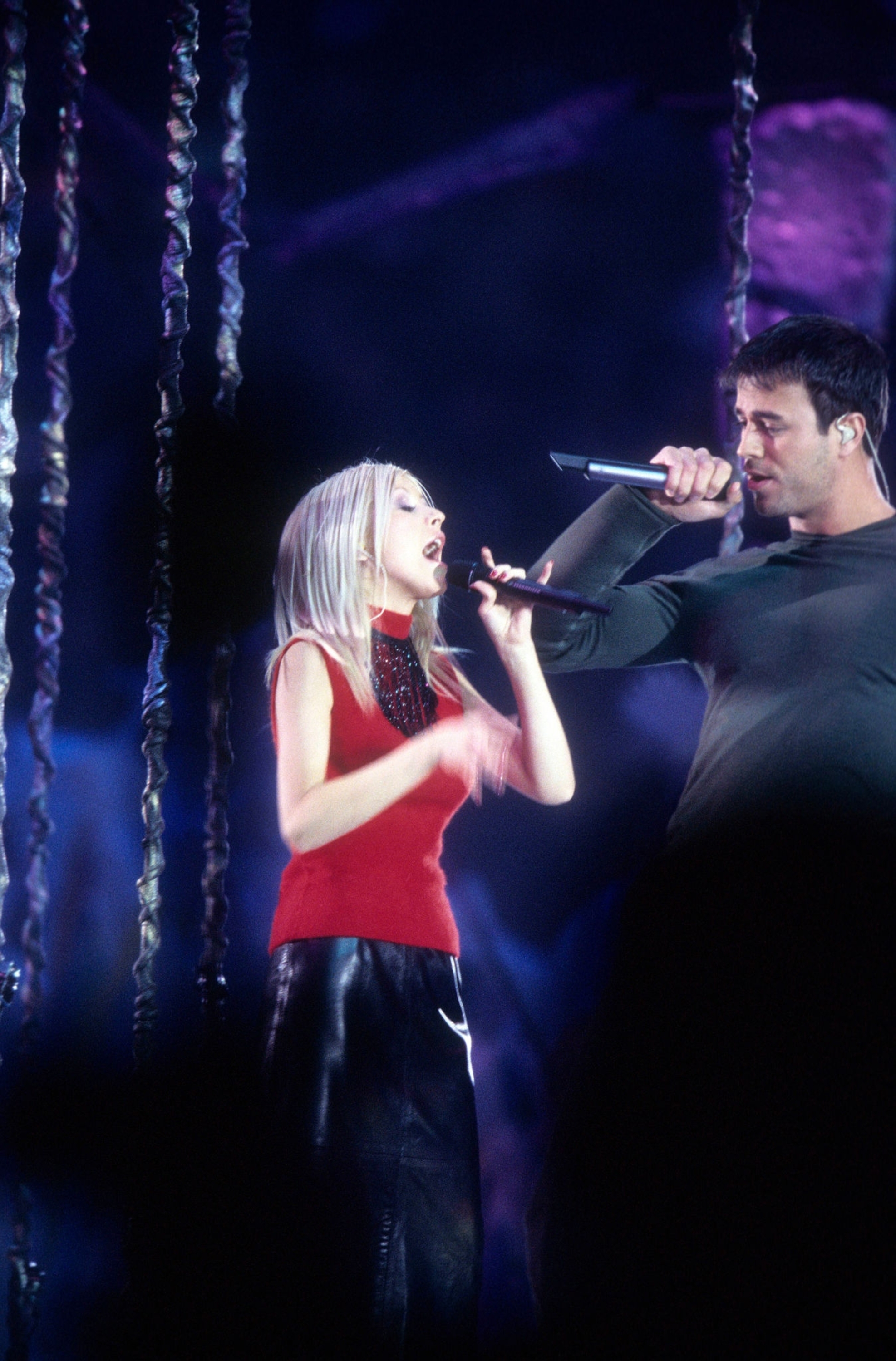 Super_Bowl_XXXIV_-_Halftime_Show_-_XtinaDaily_0009.jpg Super_Bowl_XXXIV_-_Halftime_Show_-_XtinaDaily_0009.jpg