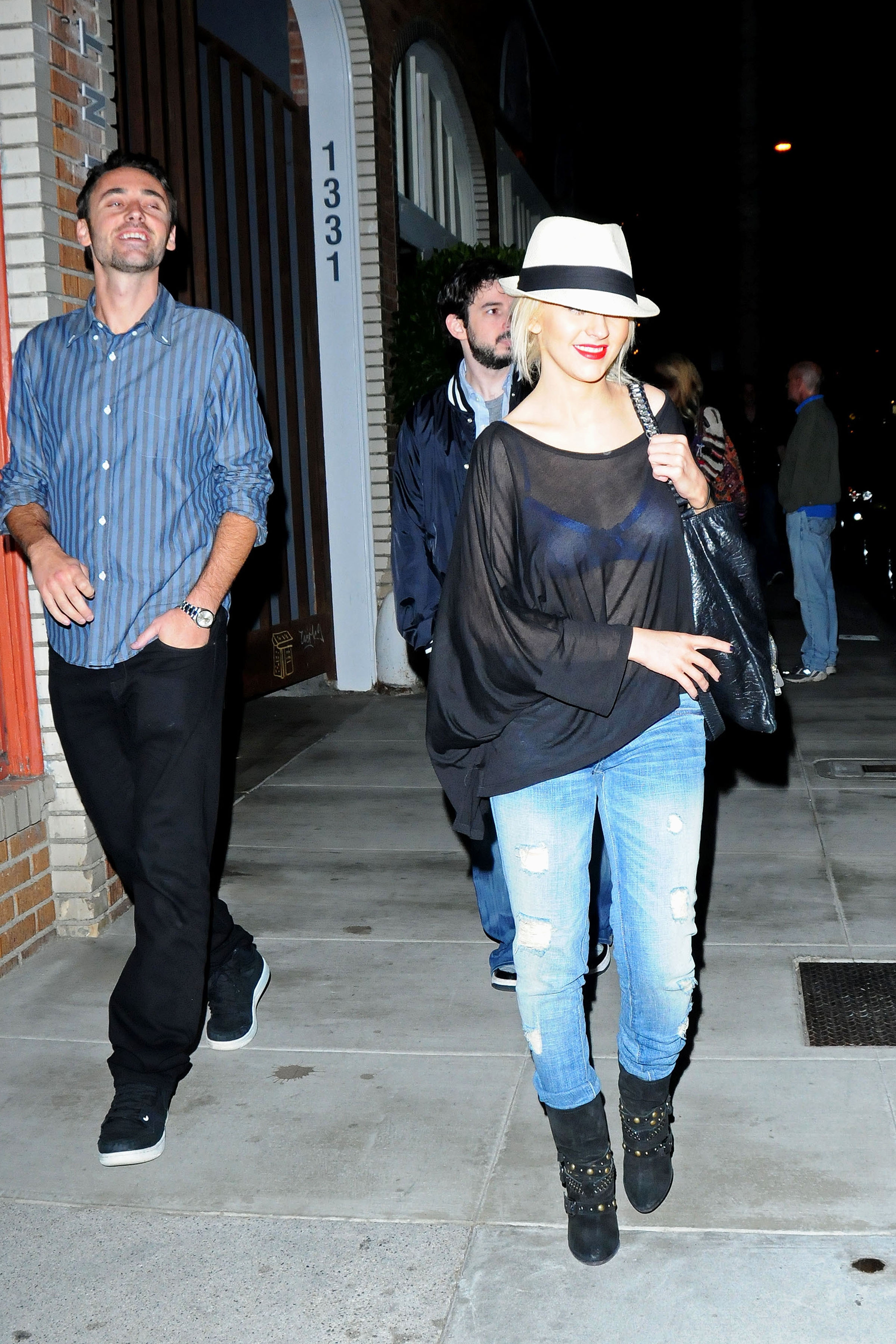 Venice_Beach_-_October_2_-_Christina_Aguilera_Daily_07.jpg Venice_Beach_-_October_2_-_Christina_Aguilera_Daily_07.jpg