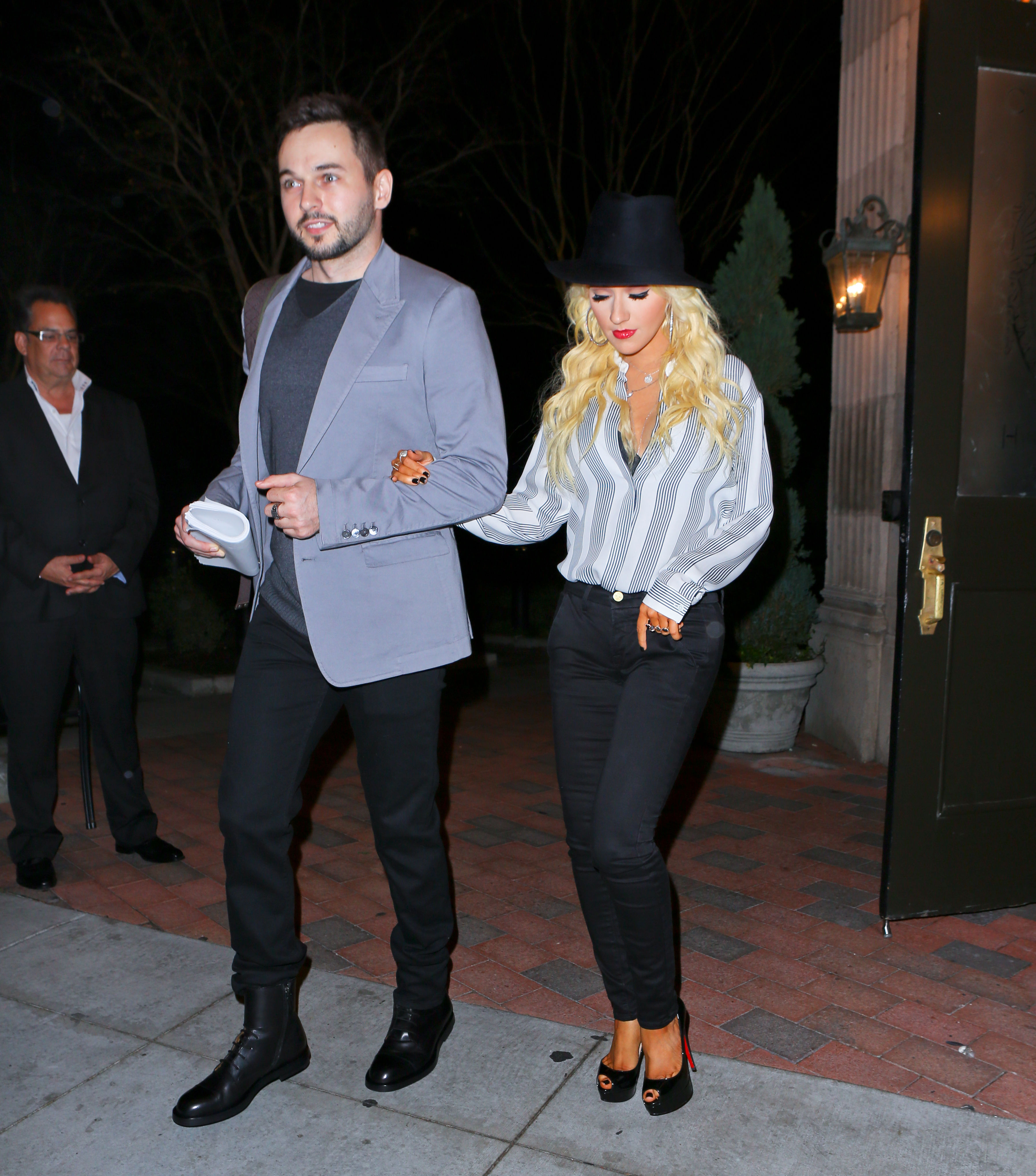 _Christina_Aguilera_HQCandids_281129_.jpg