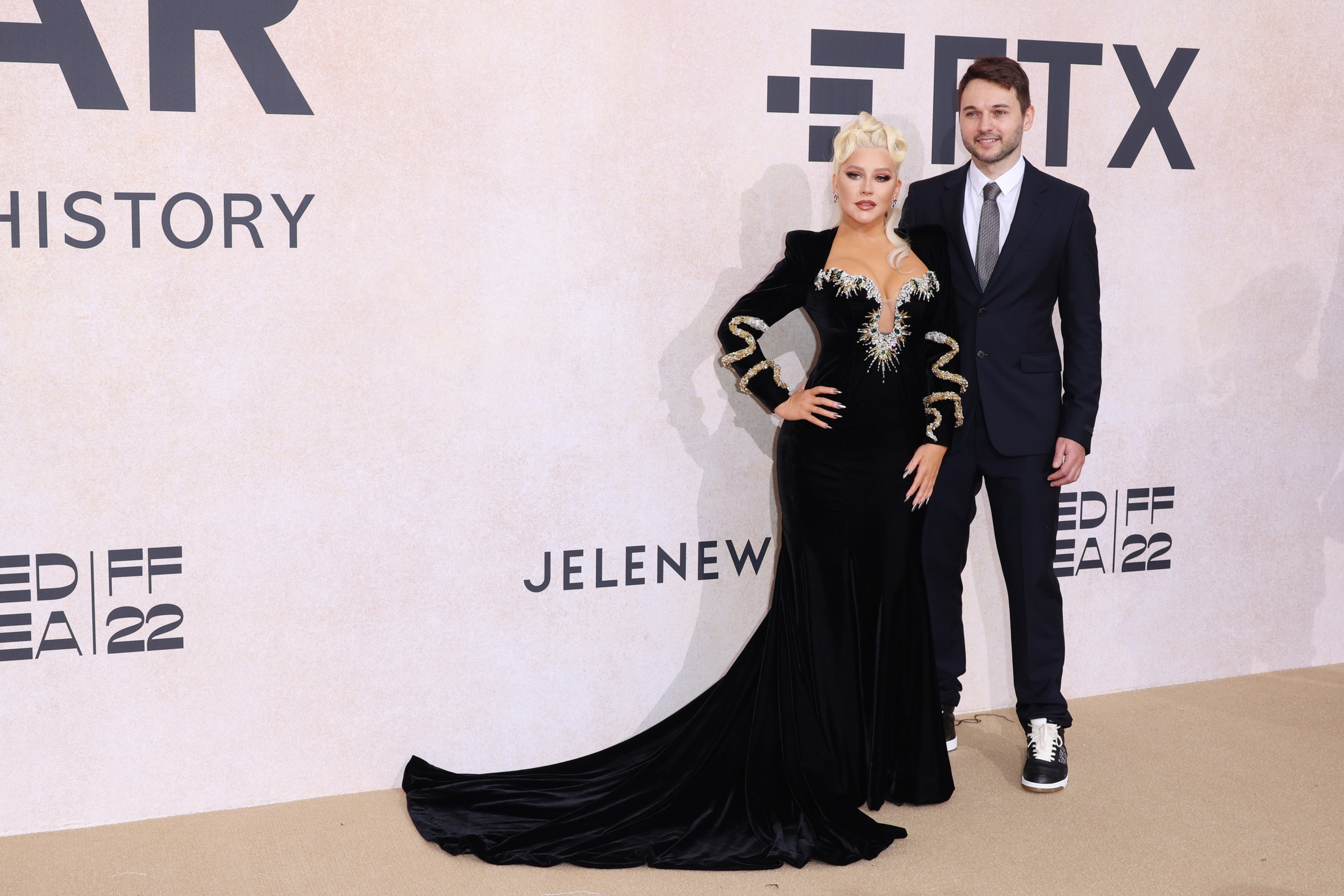 amfAR_Gala_Cannes_2022_-_Christina_Aguilera_-_Xtina_Daily_00041.jpg