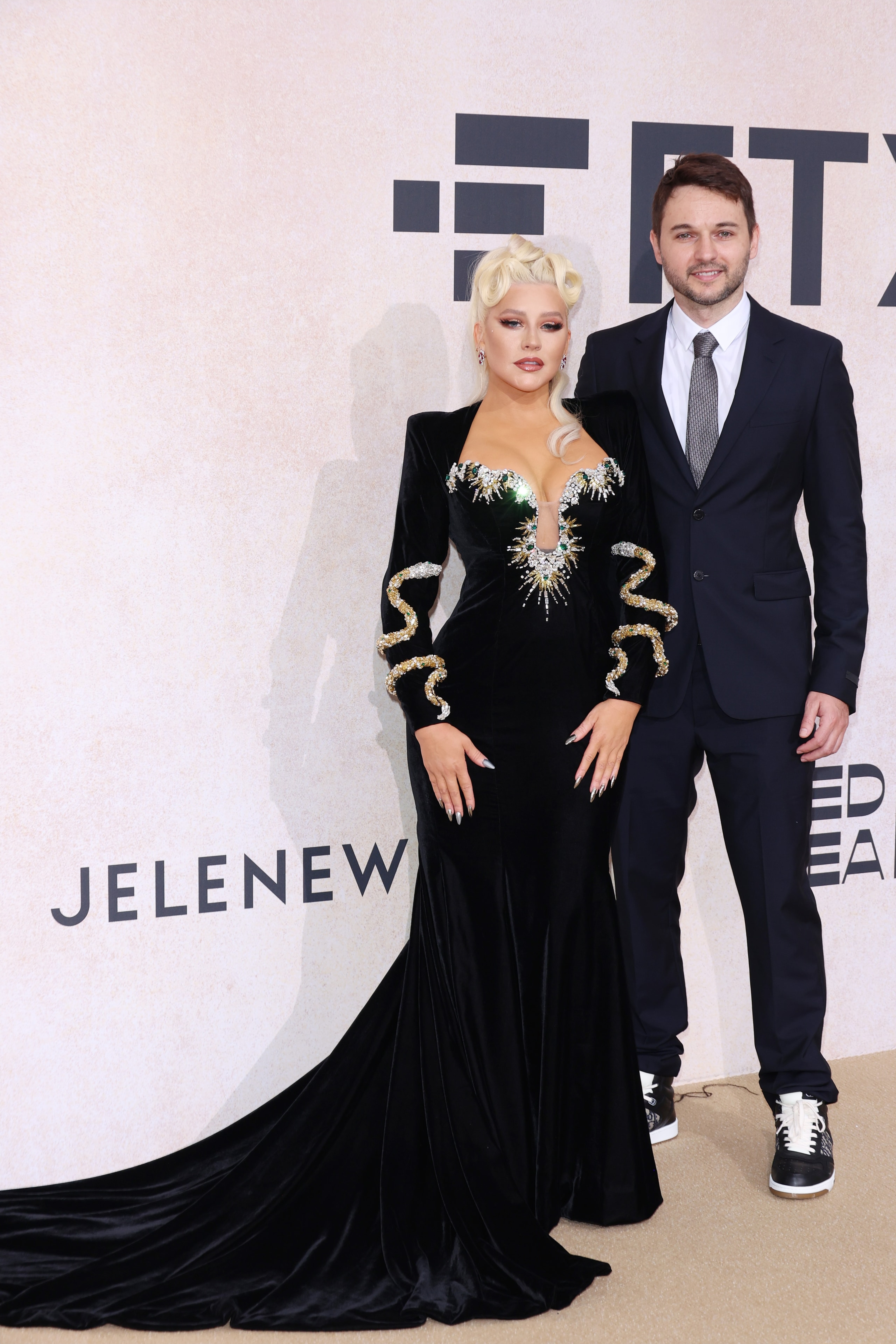amfAR_Gala_Cannes_2022_-_Christina_Aguilera_-_Xtina_Daily_00042.jpg