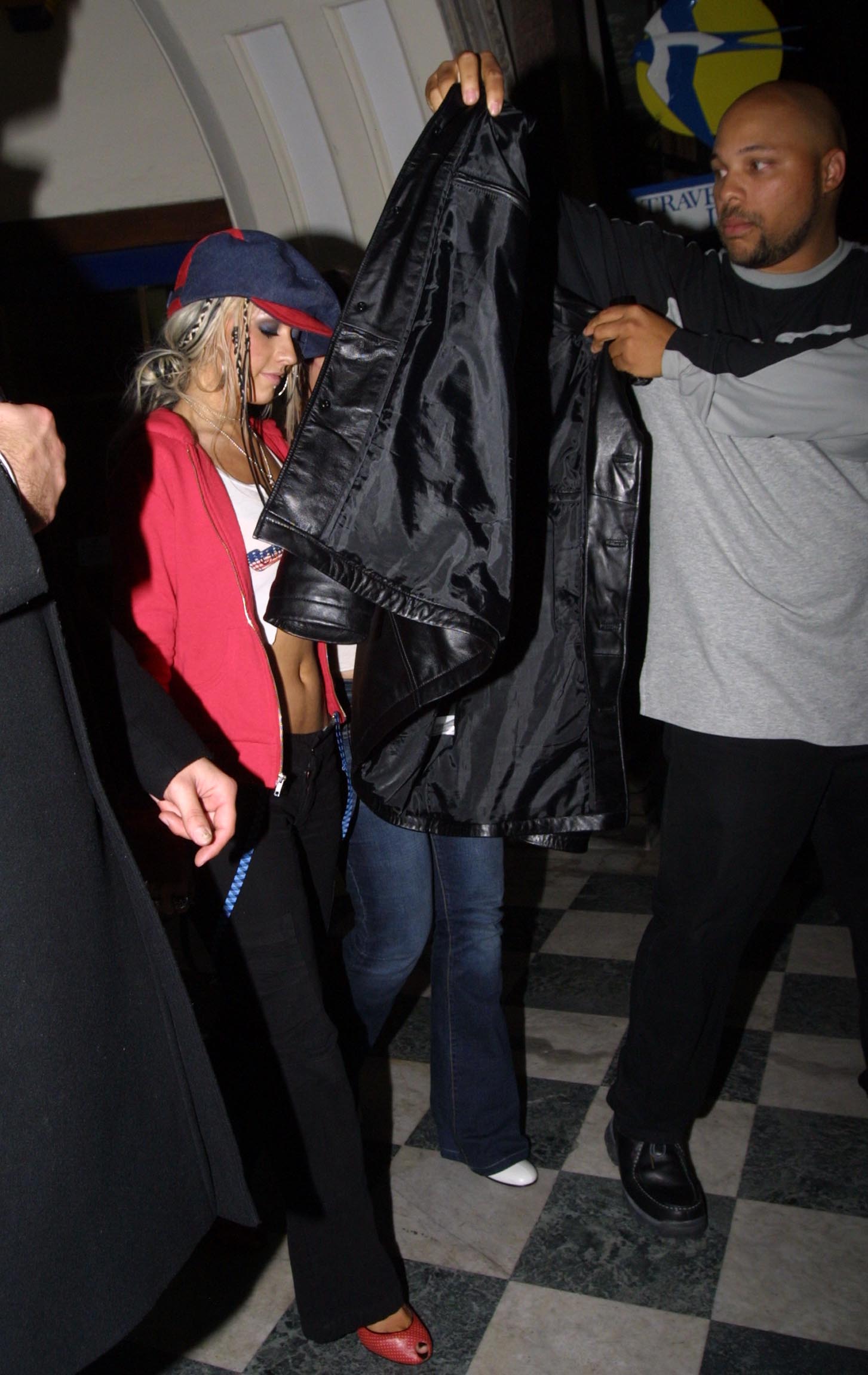 arrivingatmayfairclub_1087523709.jpg arrivingatmayfairclub_1087523709.jpg