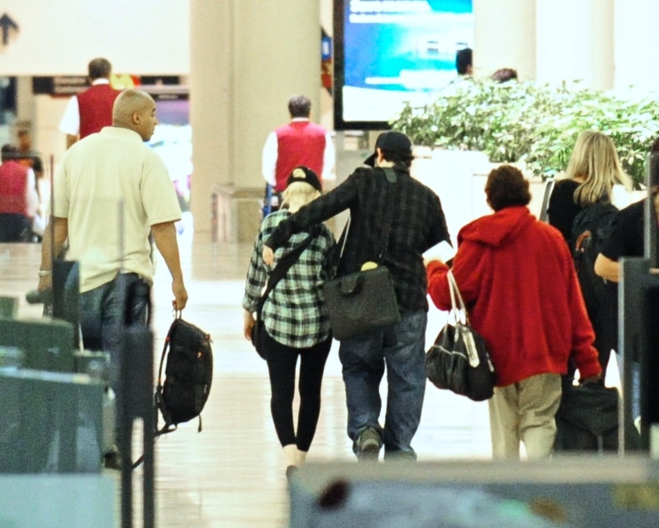 at_LAX_-_August_24_-_Christina_Aguilera_Daily_07.jpg at_LAX_-_August_24_-_Christina_Aguilera_Daily_07.jpg