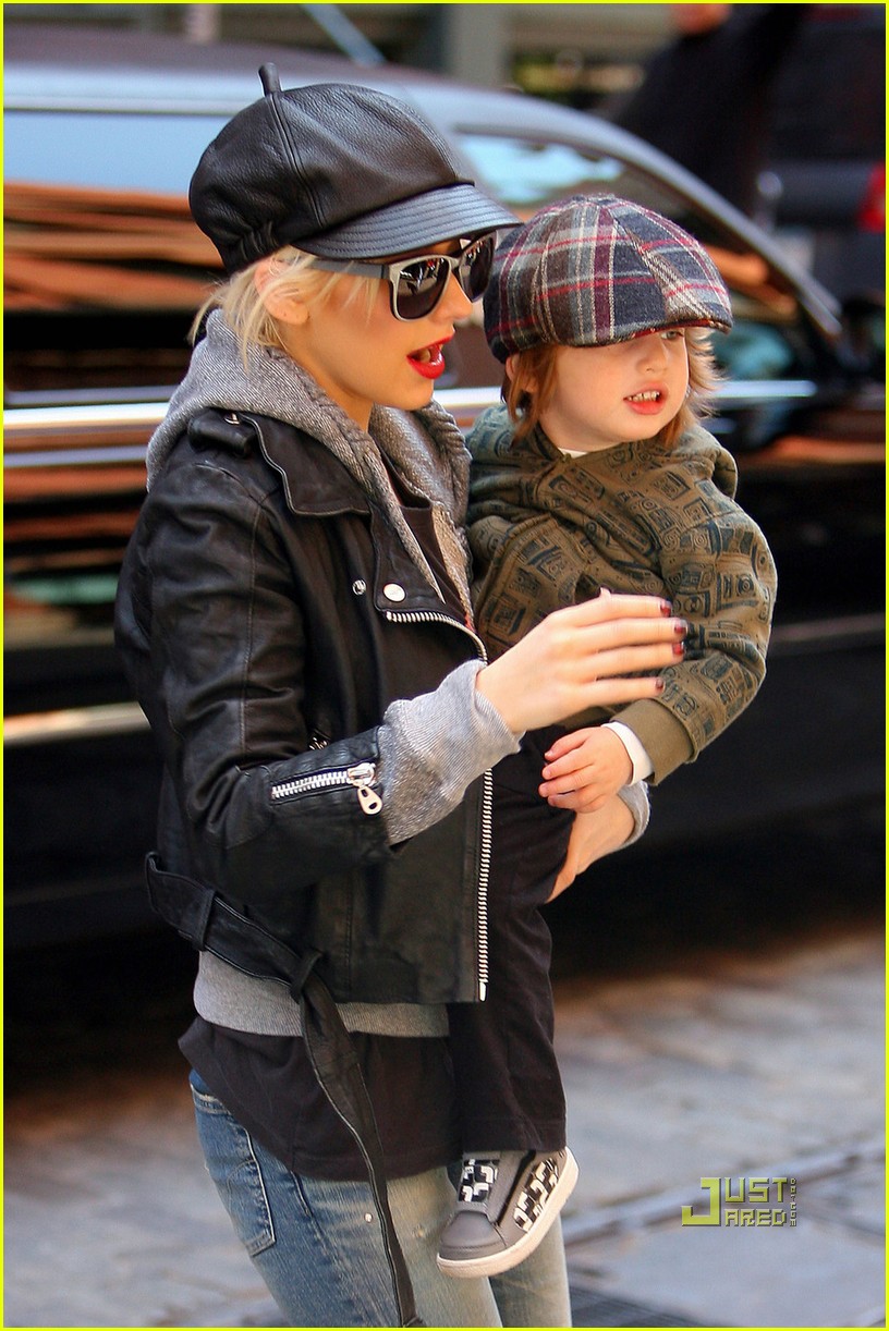 christina-aguilera-gets-bi-curious-04.jpg christina-aguilera-gets-bi-curious-04.jpg