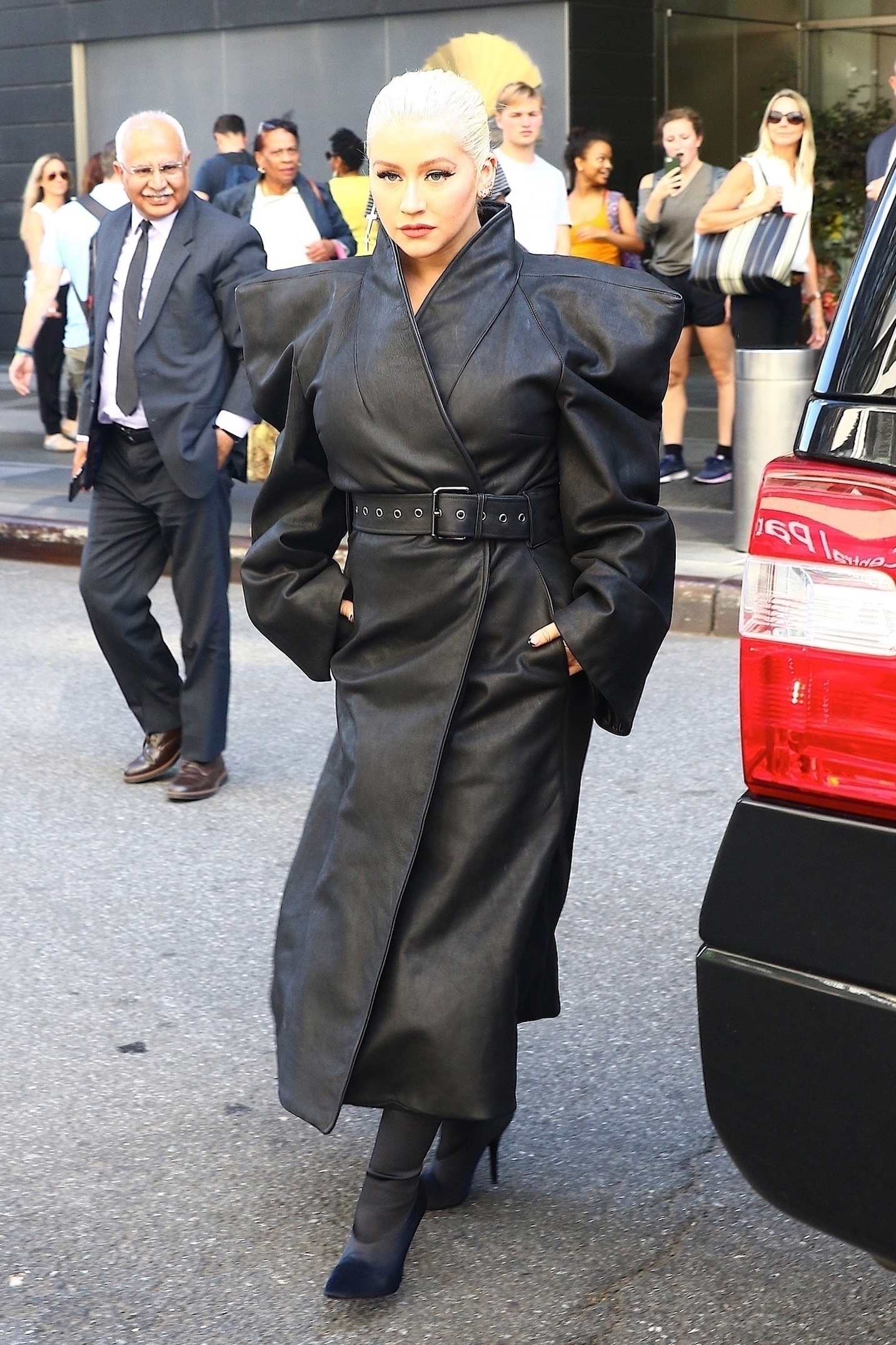 christina-aguilera-leaving-the-tonight-show-in-nyc-61418-3.jpg