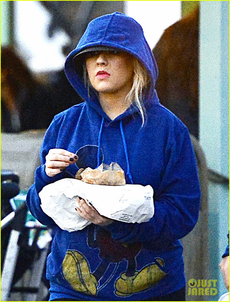 christina-aguilera-matthew-rutler-disneyland-duo-04.jpg christina-aguilera-matthew-rutler-disneyland-duo-04.jpg