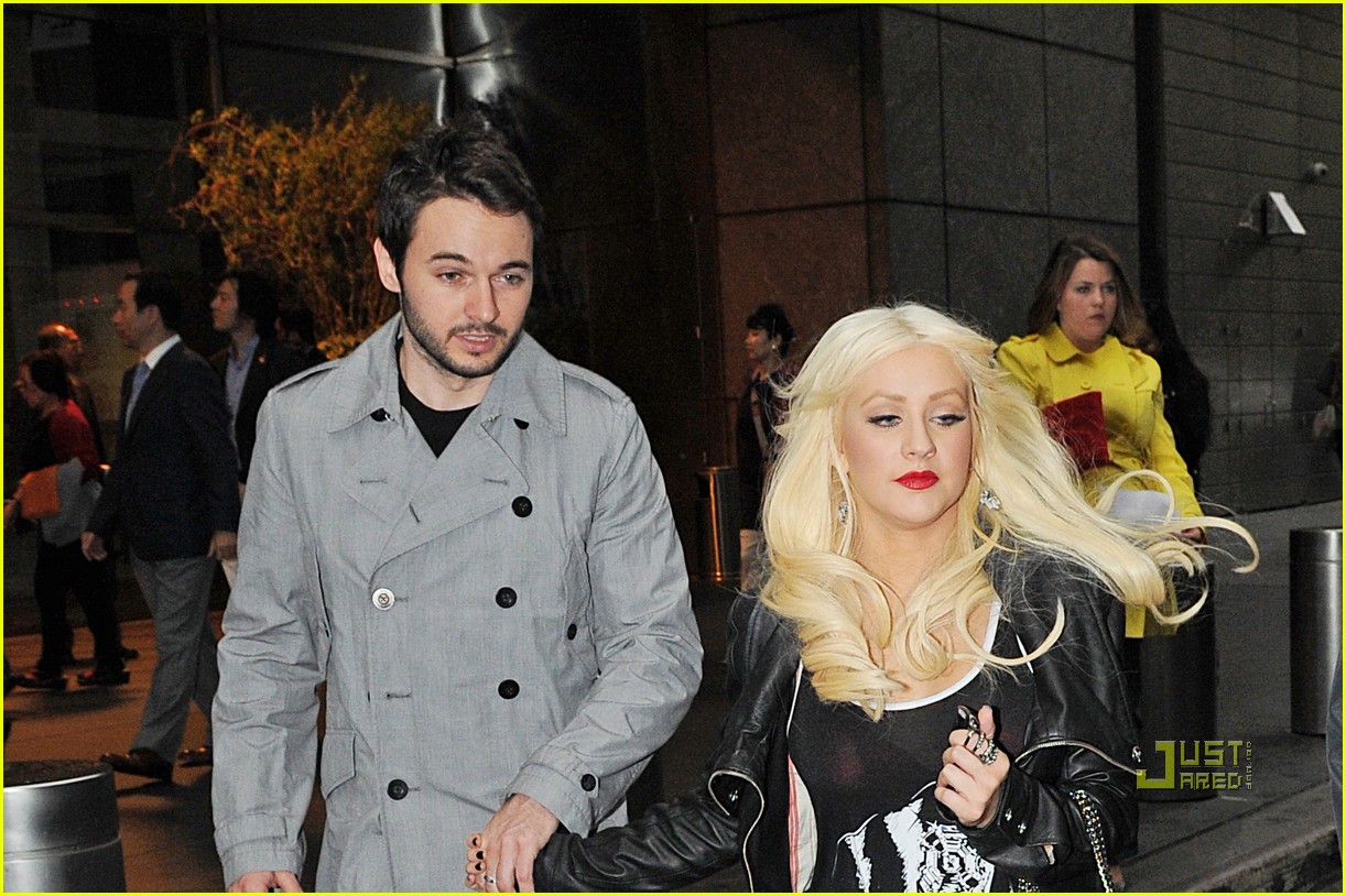 christina-aguilera-matthew-rutler-show-02.jpg christina-aguilera-matthew-rutler-show-02.jpg