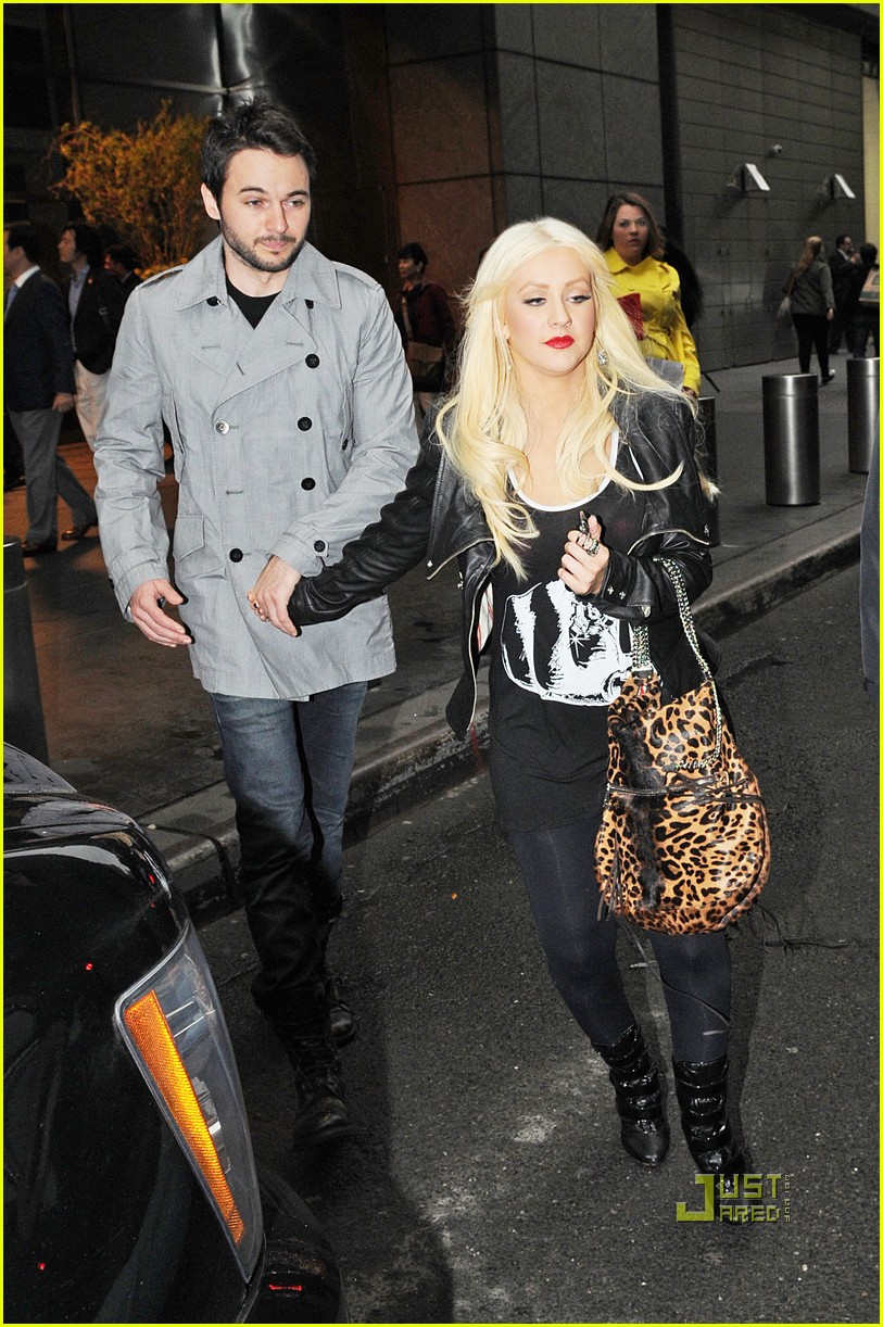 christina-aguilera-matthew-rutler-show-03.jpg