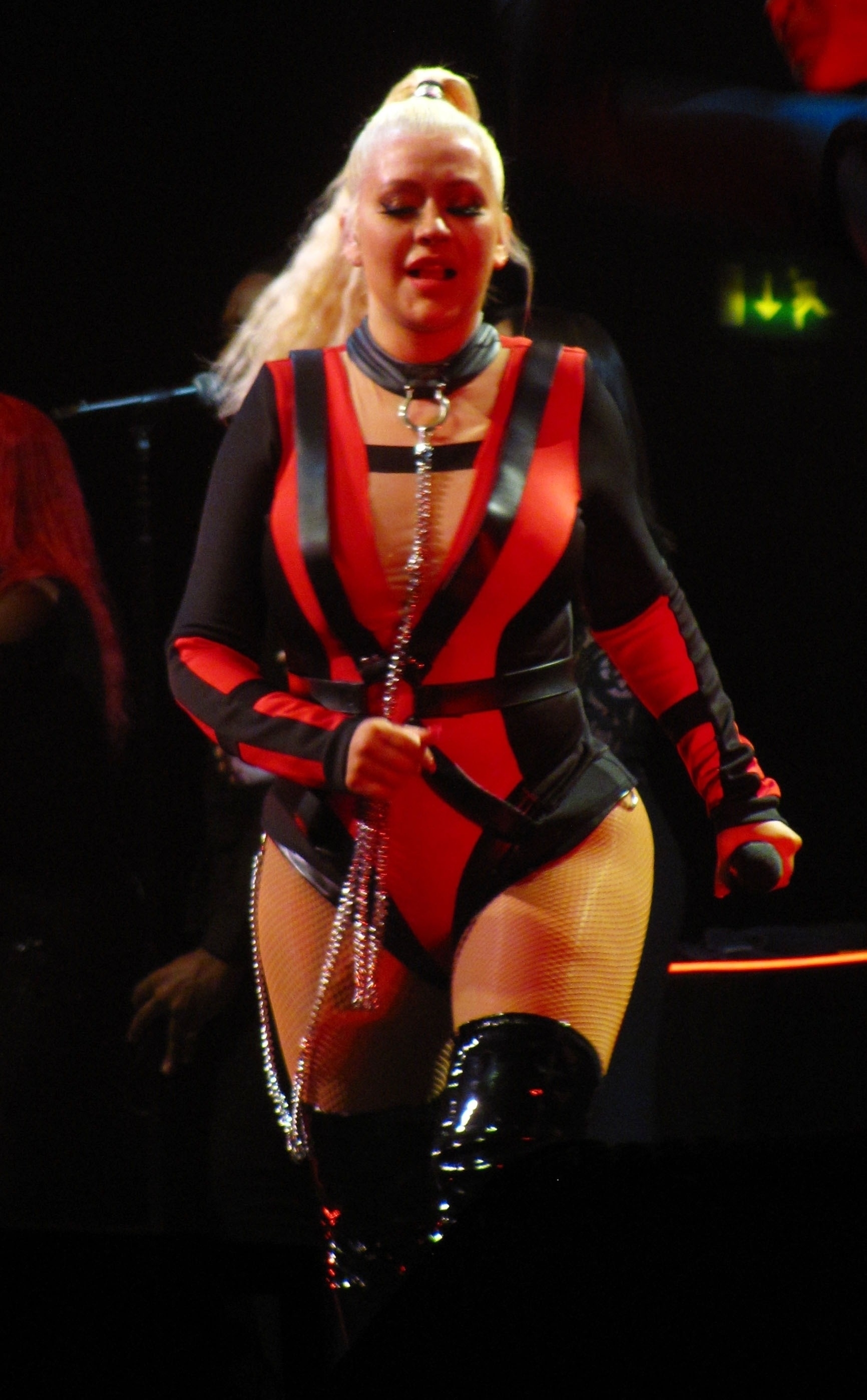 christina-aguilera_09112019e_49.jpg