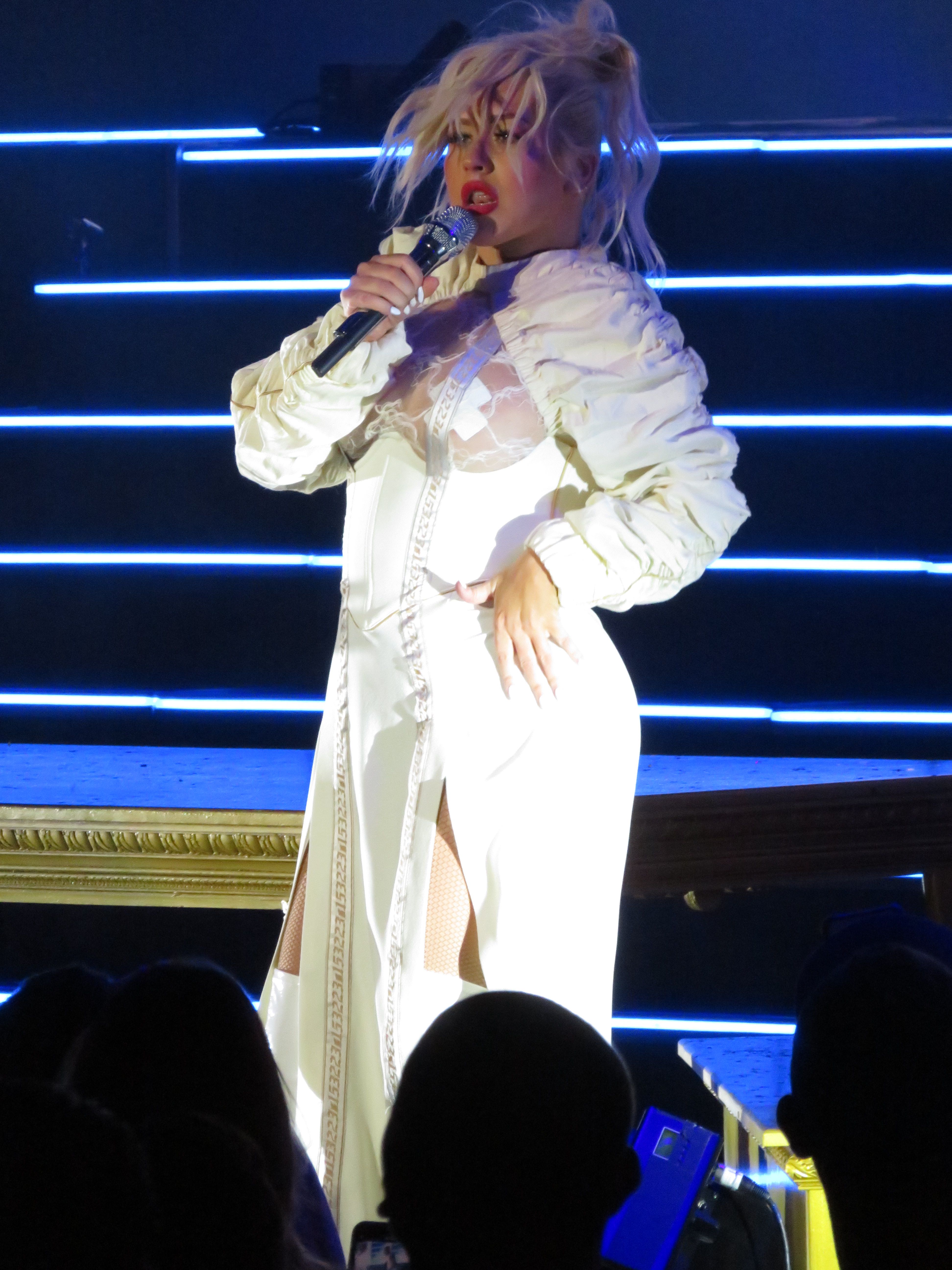 christina-aguilera_26102018e_07.jpg